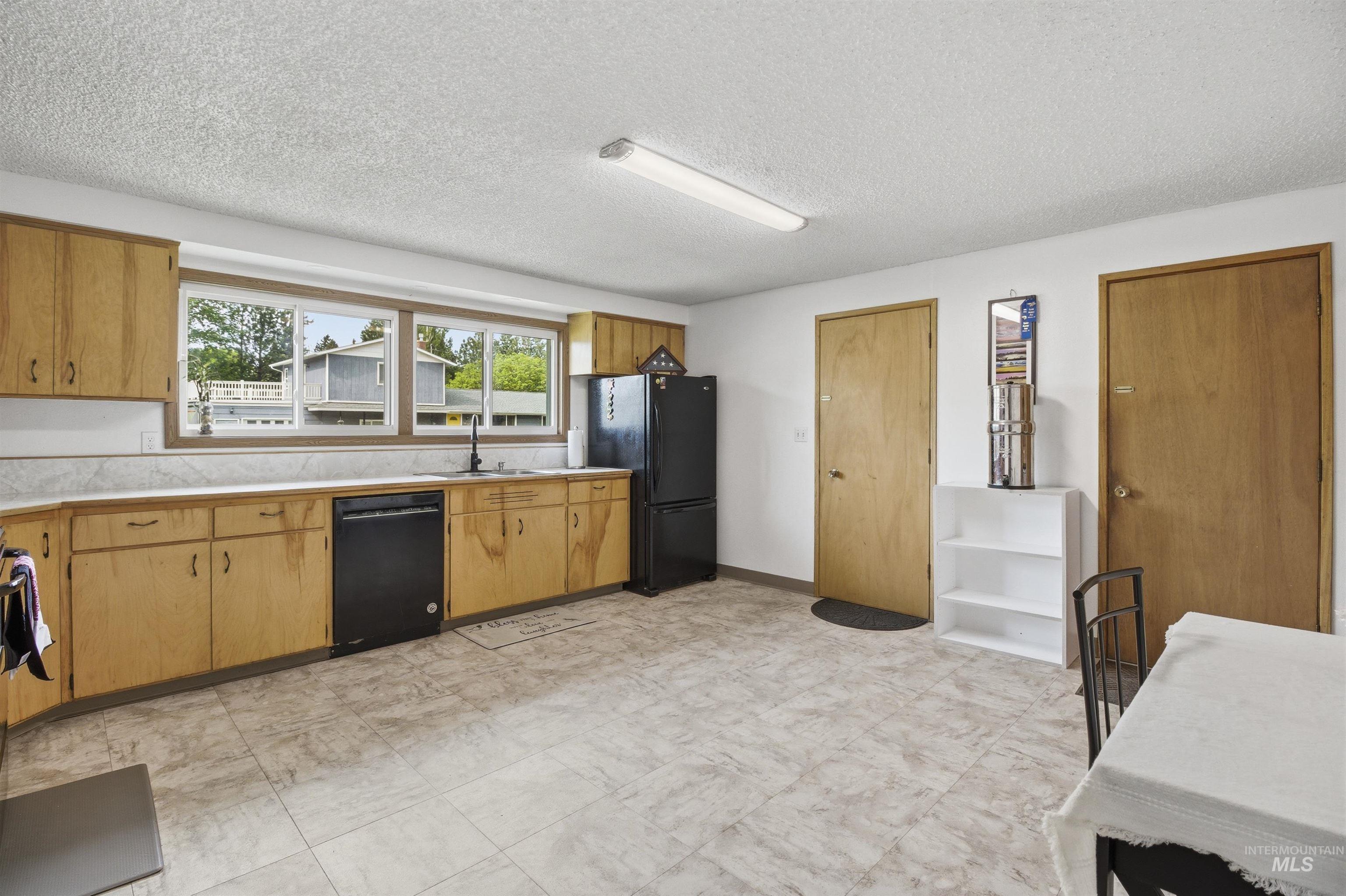 1651 Hillcrest Drive, Moscow, Idaho 83843, 3 Bedrooms, 1.5 Bathrooms, Residential For Sale, Price $409,000,MLS 98987883