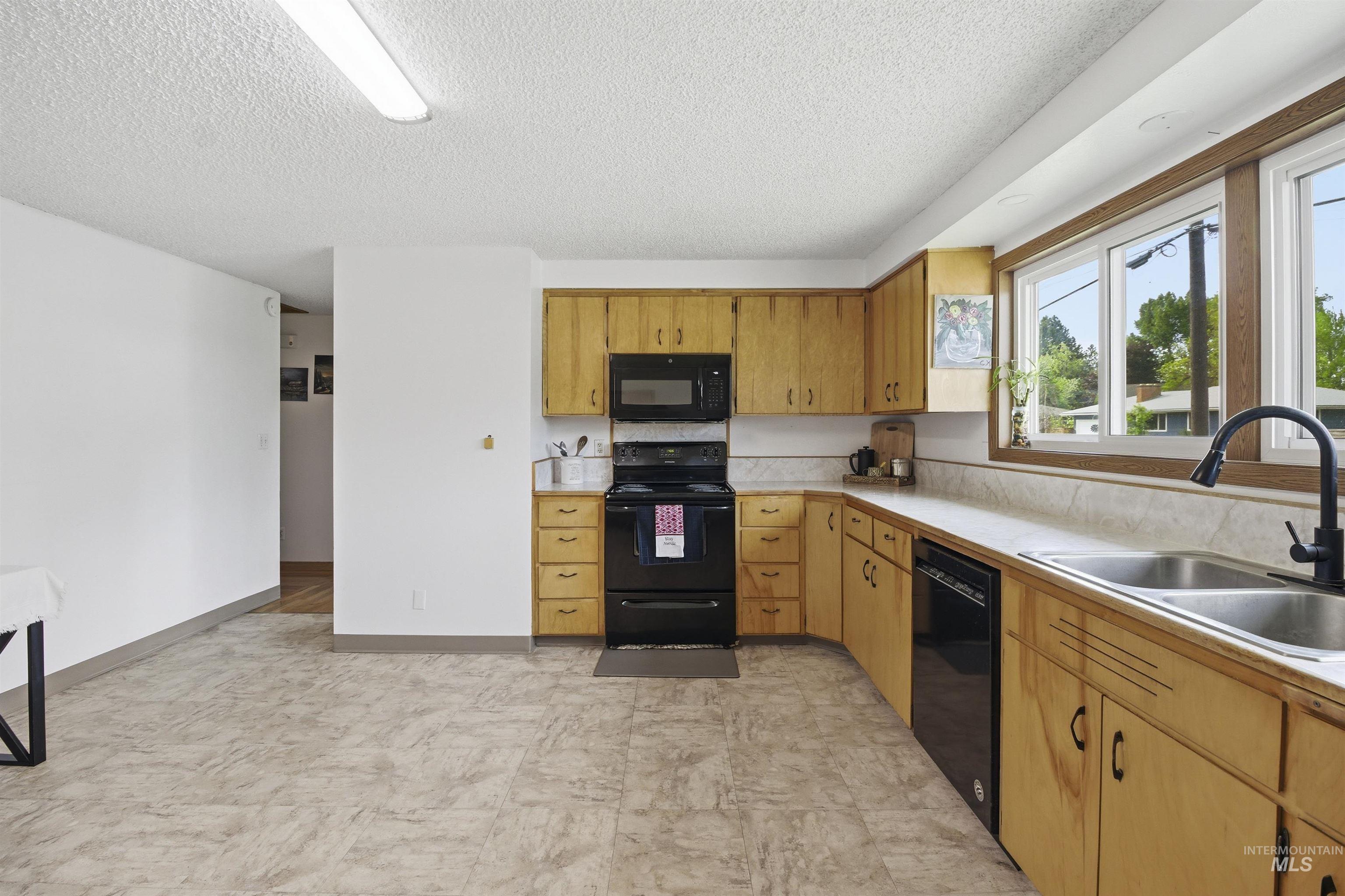 1651 Hillcrest Drive, Moscow, Idaho 83843, 3 Bedrooms, 1.5 Bathrooms, Residential For Sale, Price $409,000,MLS 98987883