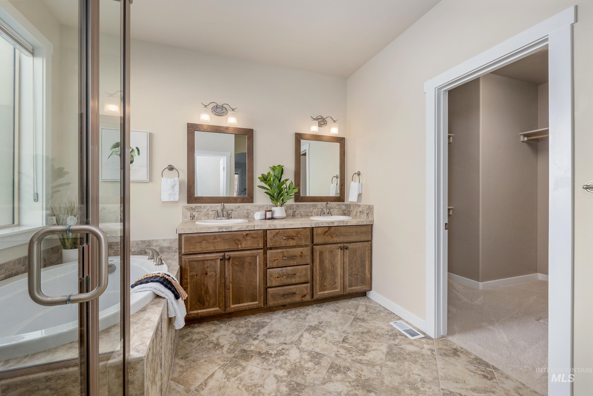 5538 W White Hills Dr, Eagle, Idaho 83714-1213, 3 Bedrooms, 2 Bathrooms, Residential For Sale, Price $600,000,MLS 98987886