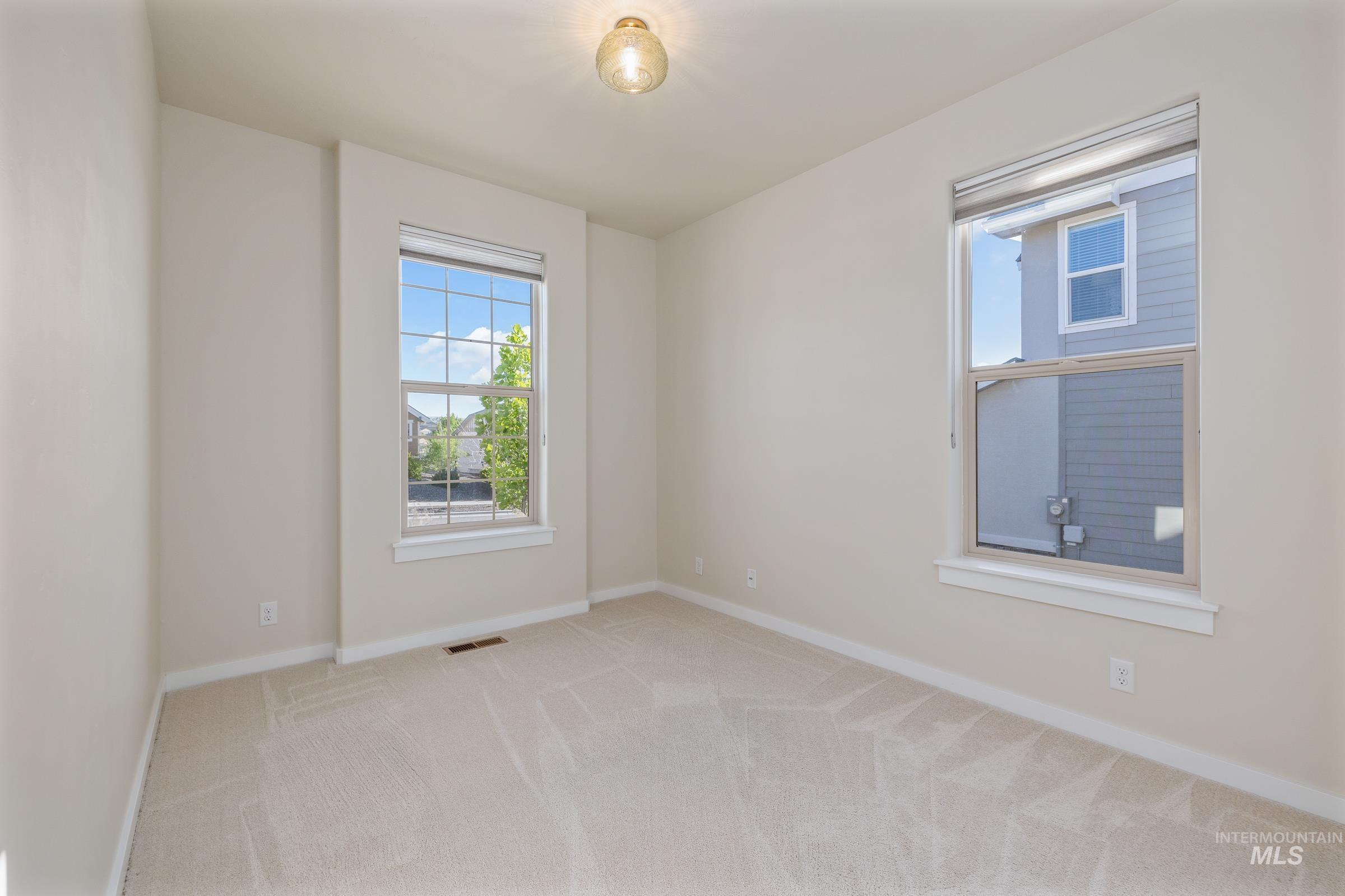 5538 W White Hills Dr, Eagle, Idaho 83714-1213, 3 Bedrooms, 2 Bathrooms, Residential For Sale, Price $600,000,MLS 98987886