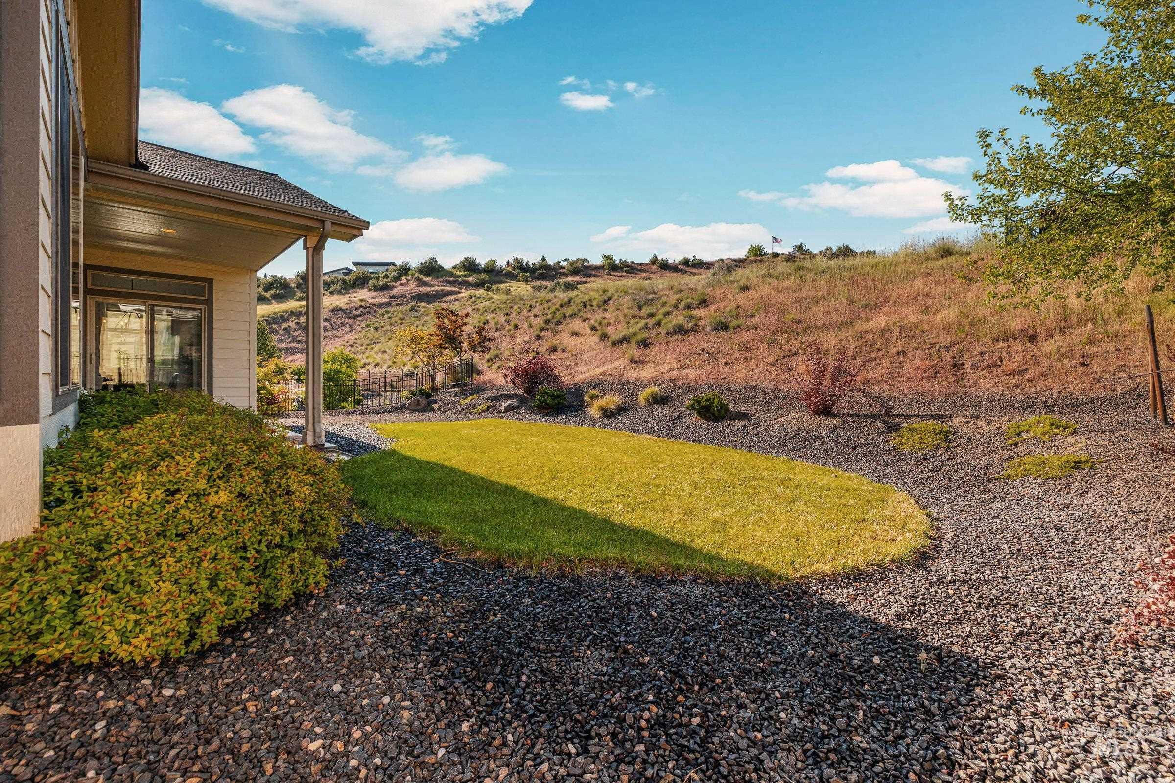 5538 W White Hills Dr, Eagle, Idaho 83714-1213, 3 Bedrooms, 2 Bathrooms, Residential For Sale, Price $600,000,MLS 98987886