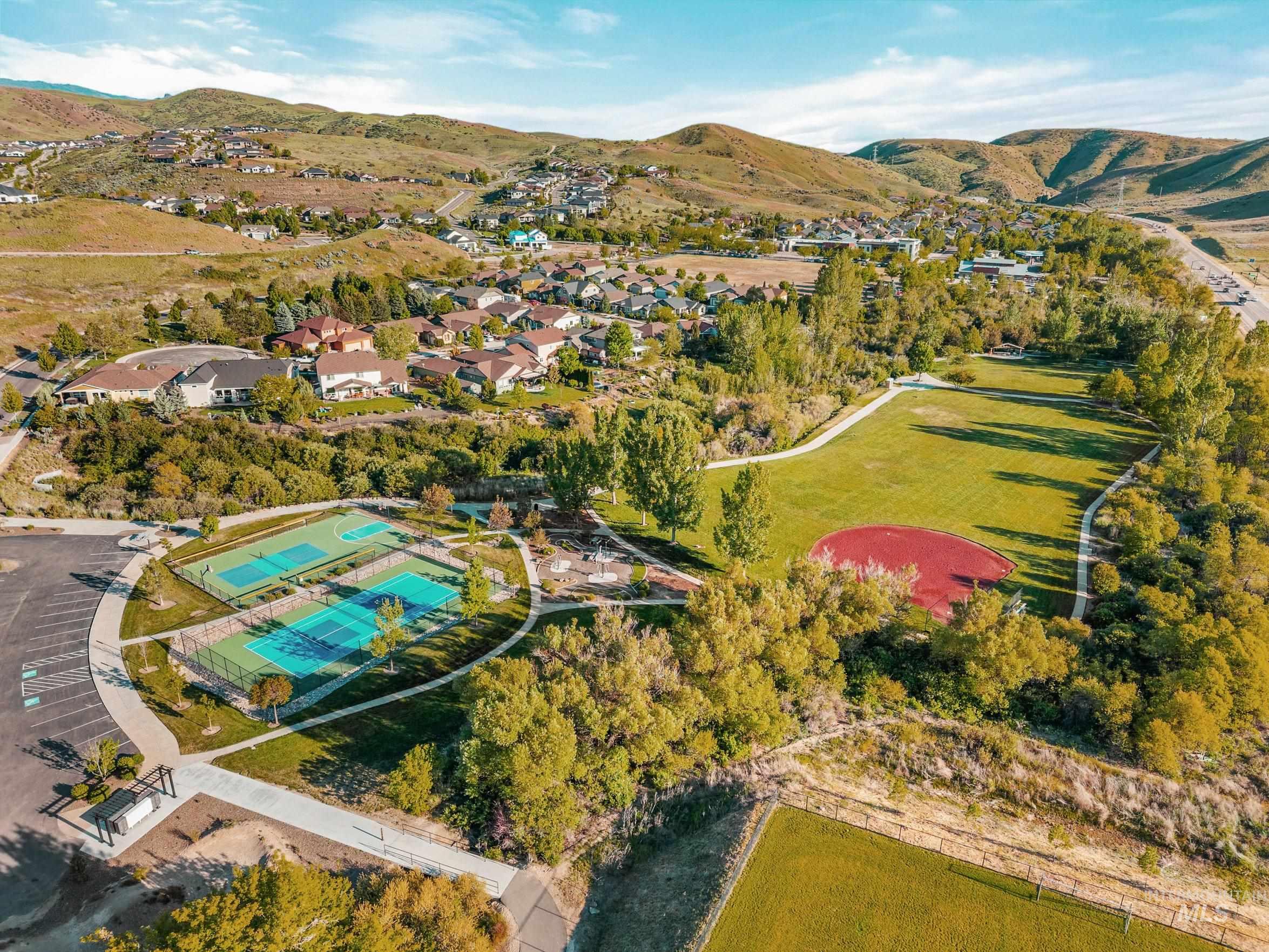 5538 W White Hills Dr, Eagle, Idaho 83714-1213, 3 Bedrooms, 2 Bathrooms, Residential For Sale, Price $600,000,MLS 98987886