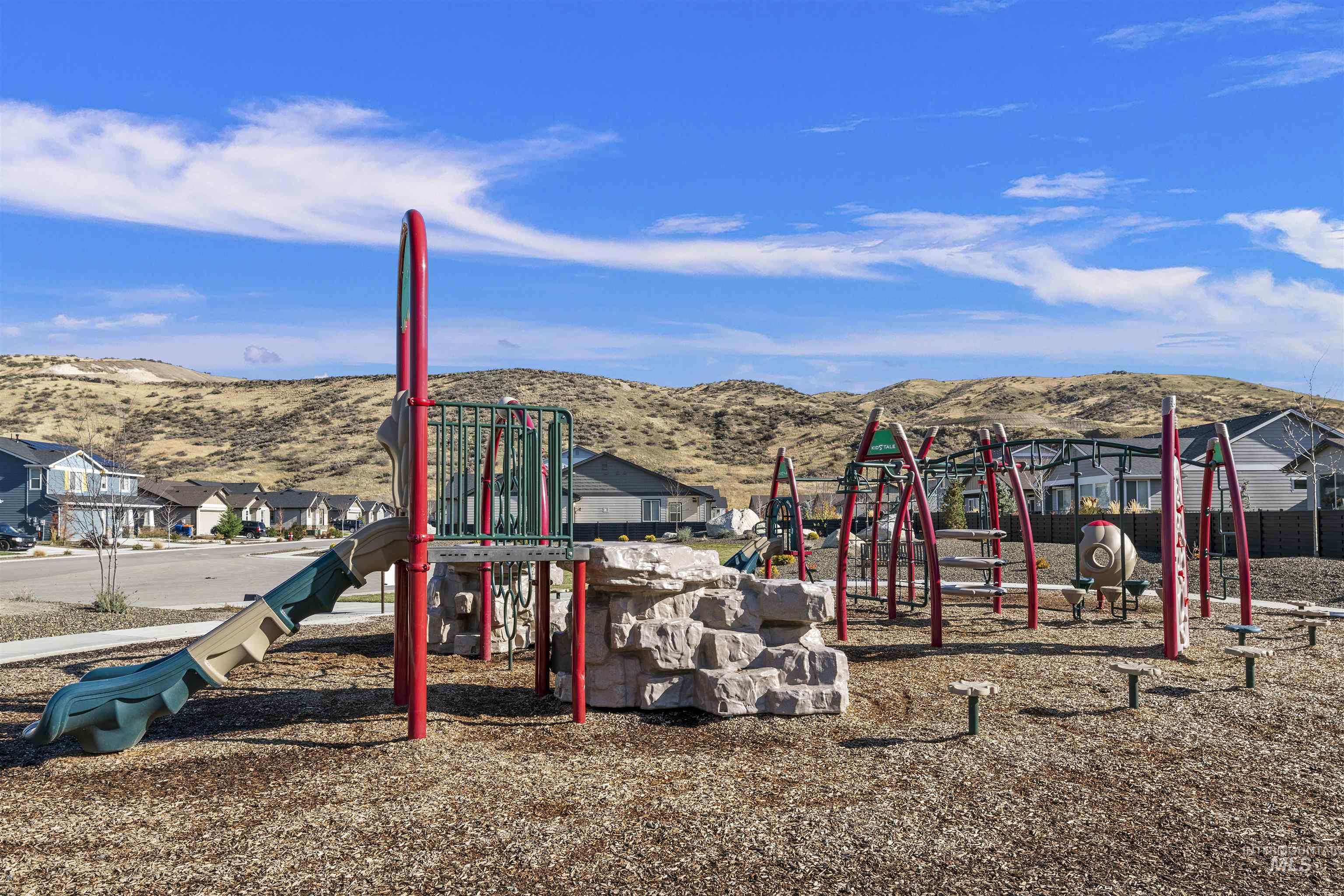 5538 W White Hills Dr, Eagle, Idaho 83714-1213, 3 Bedrooms, 2 Bathrooms, Residential For Sale, Price $600,000,MLS 98987886