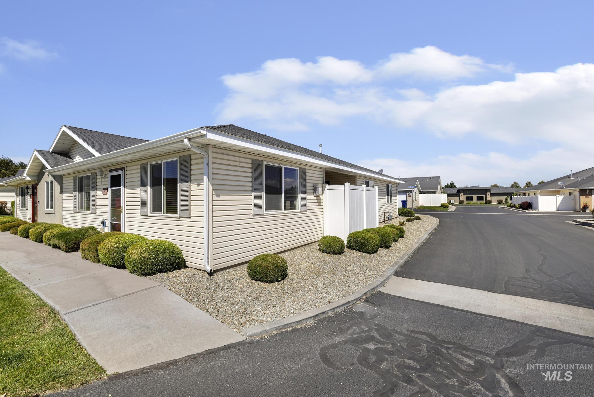 192 Long Island Ave, Twin Falls, Idaho 83301, 2 Bedrooms, 2 Bathrooms, Residential For Sale, Price $305,000,MLS 98987887