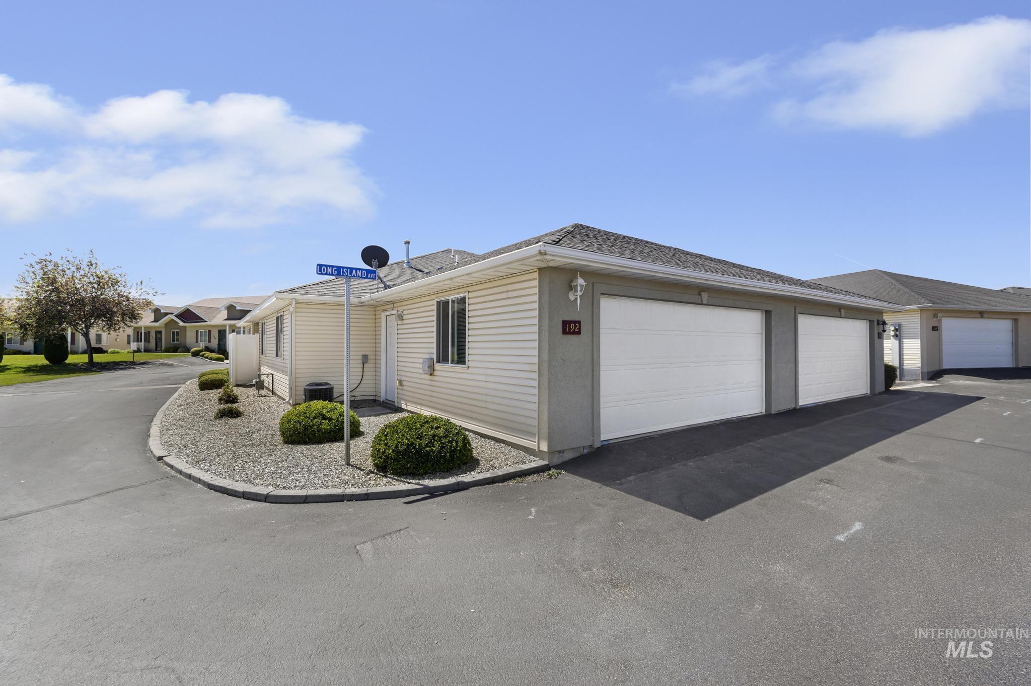 192 Long Island Ave, Twin Falls, Idaho 83301, 2 Bedrooms, 2 Bathrooms, Residential For Sale, Price $305,000,MLS 98987887