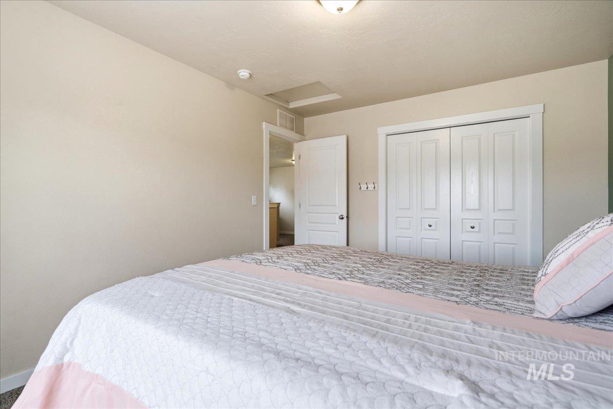 3828 S Barletta Way, Meridian, Idaho 83642, 4 Bedrooms, 2.5 Bathrooms, Residential For Sale, Price $555,000,MLS 98987888