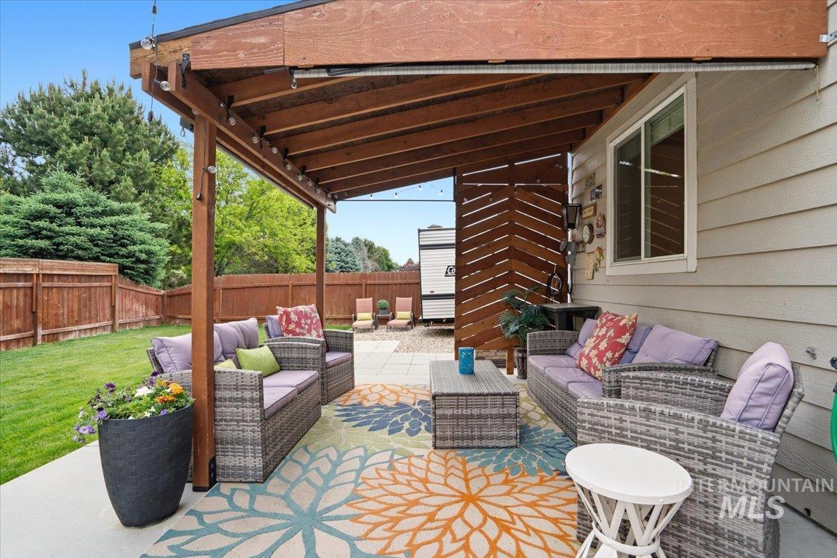 3828 S Barletta Way, Meridian, Idaho 83642, 4 Bedrooms, 2.5 Bathrooms, Residential For Sale, Price $555,000,MLS 98987888