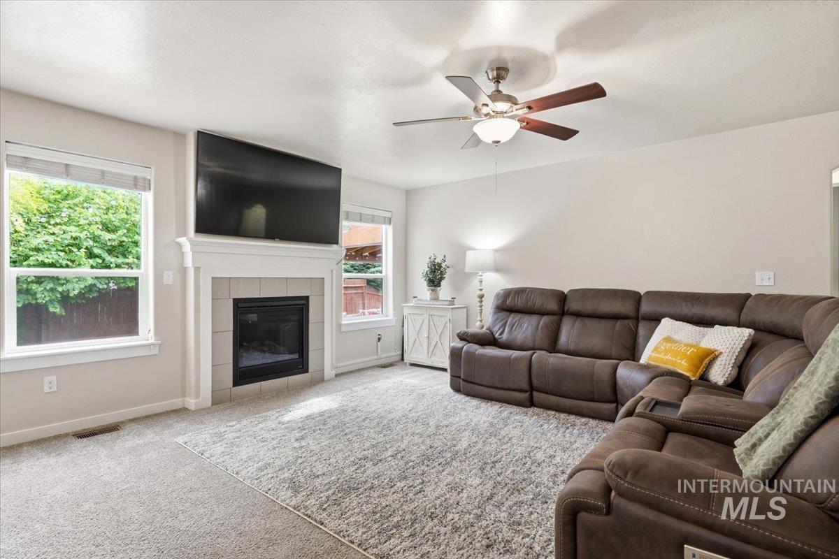 3828 S Barletta Way, Meridian, Idaho 83642, 4 Bedrooms, 2.5 Bathrooms, Residential For Sale, Price $555,000,MLS 98987888