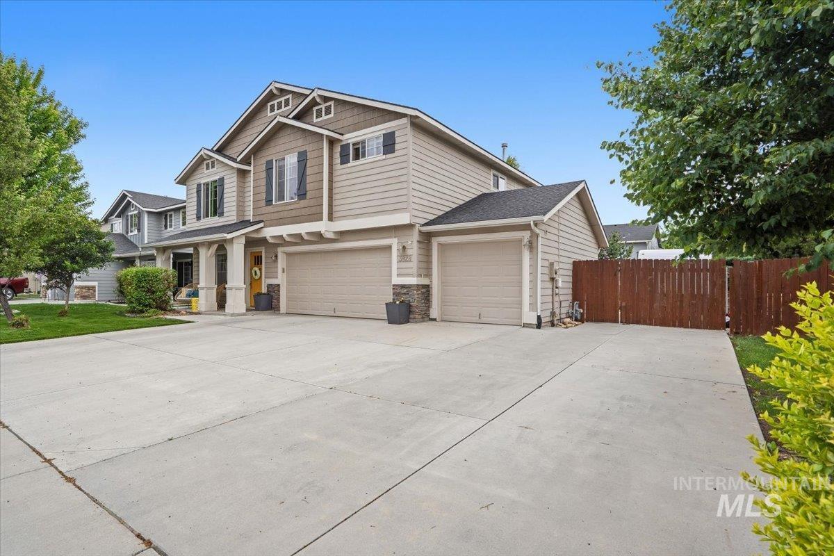 3828 S Barletta Way, Meridian, Idaho 83642, 4 Bedrooms, 2.5 Bathrooms, Residential For Sale, Price $555,000,MLS 98987888