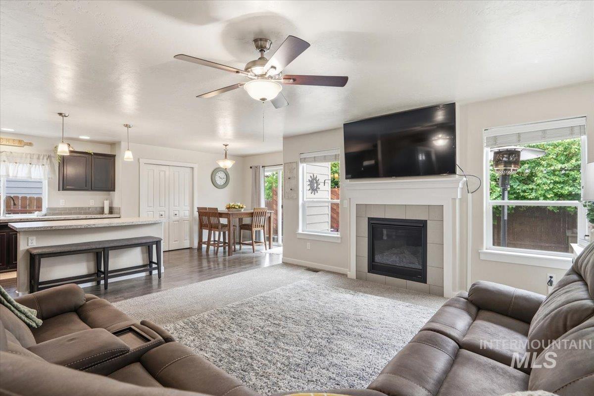 3828 S Barletta Way, Meridian, Idaho 83642, 4 Bedrooms, 2.5 Bathrooms, Residential For Sale, Price $555,000,MLS 98987888