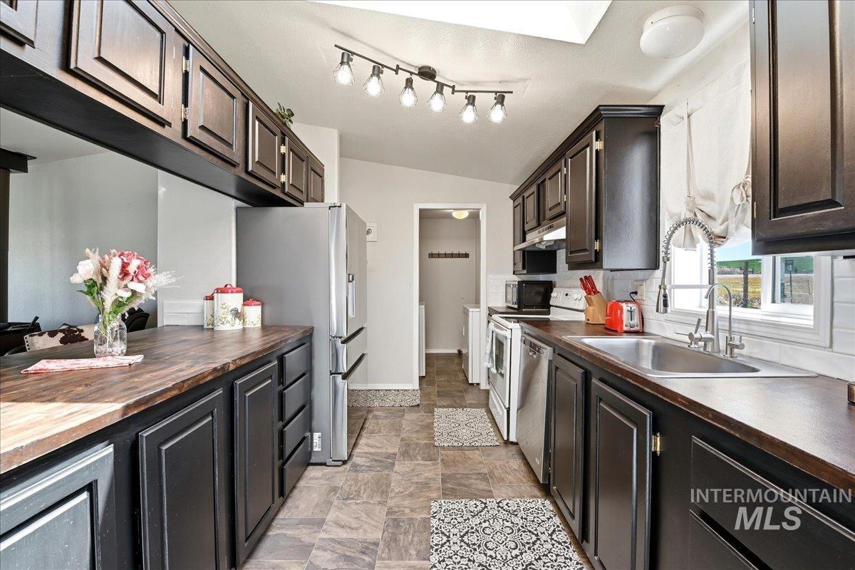10491 Farner Rd, Nampa, Idaho 83686, 4 Bedrooms, 2 Bathrooms, Residential For Sale, Price $470,000,MLS 98987892