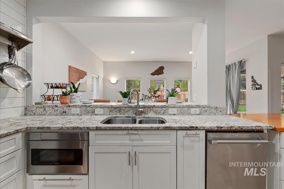 9813 W Caraway Ct., Boise, Idaho 83704, 4 Bedrooms, 3 Bathrooms, Residential For Sale, Price $615,000,MLS 98987897
