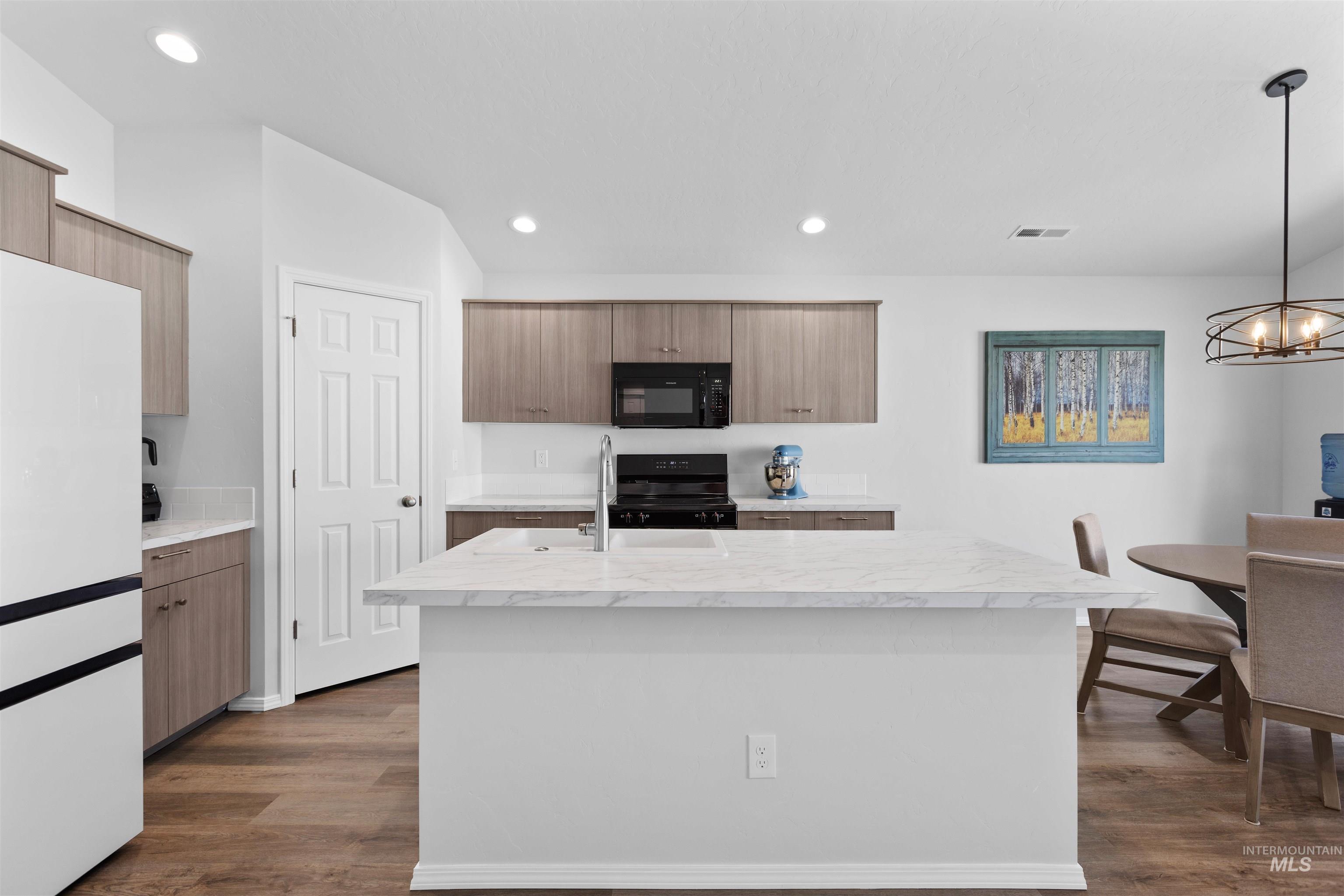 12322 Genevieve St, Caldwell, Idaho 83607, 3 Bedrooms, 2 Bathrooms, Residential For Sale, Price $419,900,MLS 98987898