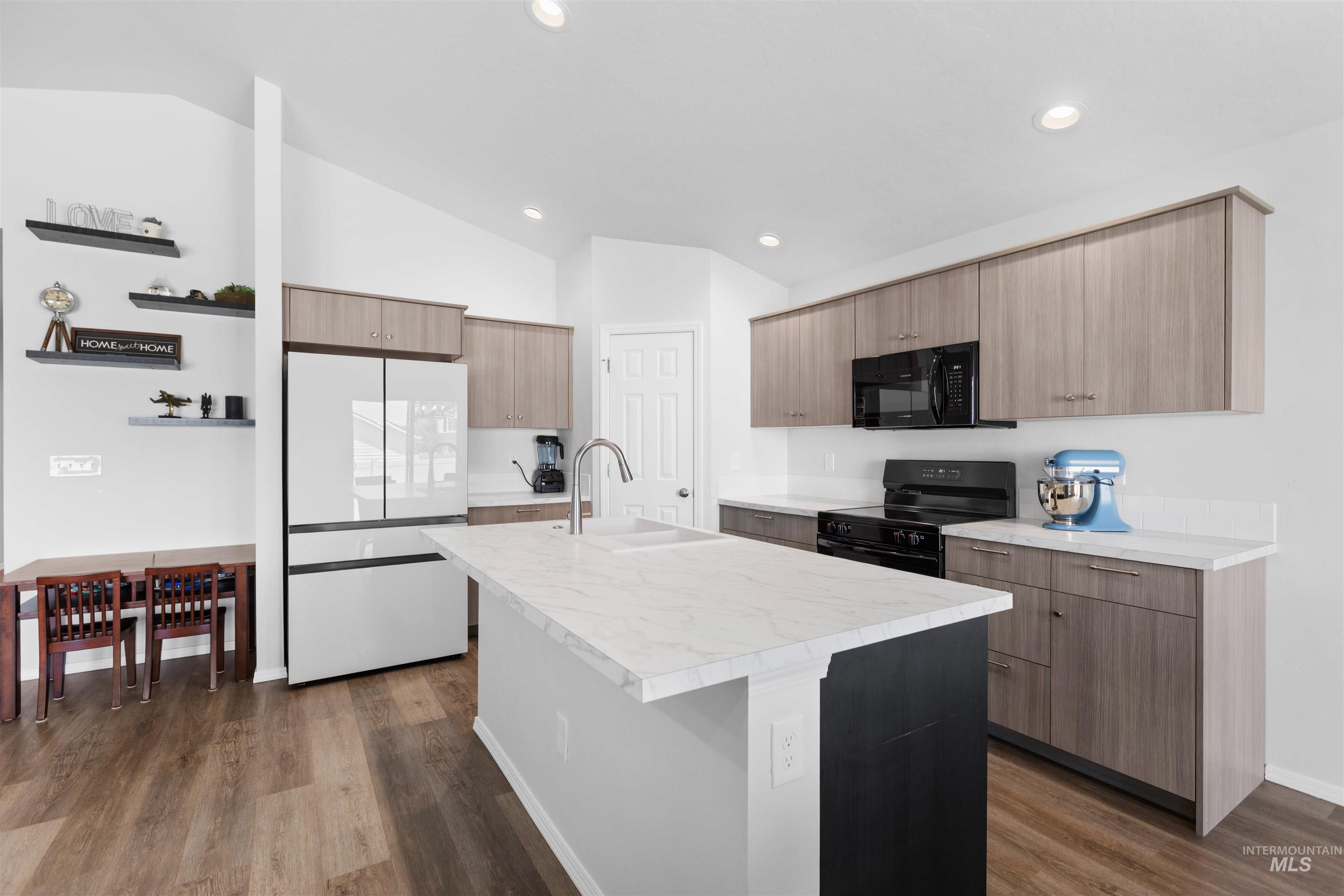 12322 Genevieve St, Caldwell, Idaho 83607, 3 Bedrooms, 2 Bathrooms, Residential For Sale, Price $419,900,MLS 98987898