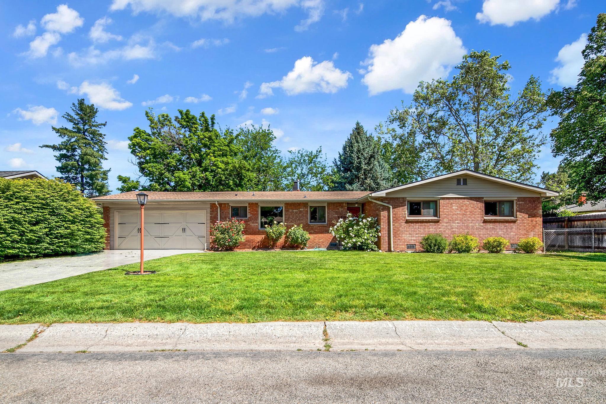 5910 W Flamingo Dr, Boise, Idaho 83704, 3 Bedrooms, 1.5 Bathrooms, Residential For Sale, Price $449,000,MLS 98987899