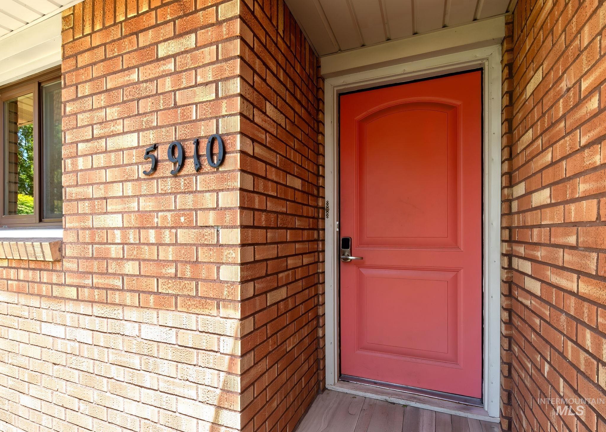5910 W Flamingo Dr, Boise, Idaho 83704, 3 Bedrooms, 1.5 Bathrooms, Residential For Sale, Price $449,000,MLS 98987899