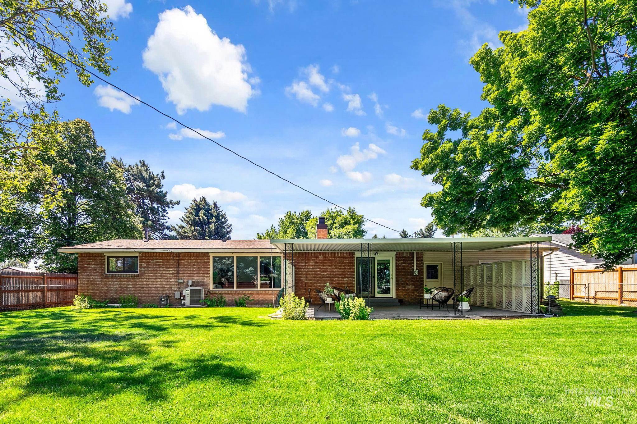 5910 W Flamingo Dr, Boise, Idaho 83704, 3 Bedrooms, 1.5 Bathrooms, Residential For Sale, Price $449,000,MLS 98987899