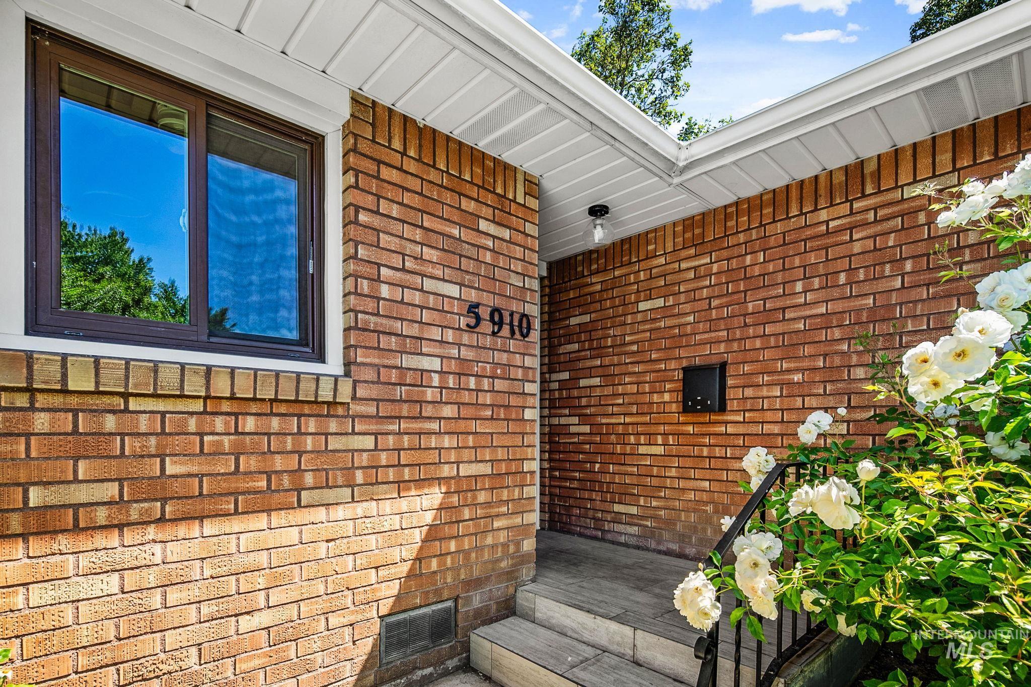 5910 W Flamingo Dr, Boise, Idaho 83704, 3 Bedrooms, 1.5 Bathrooms, Residential For Sale, Price $449,000,MLS 98987899