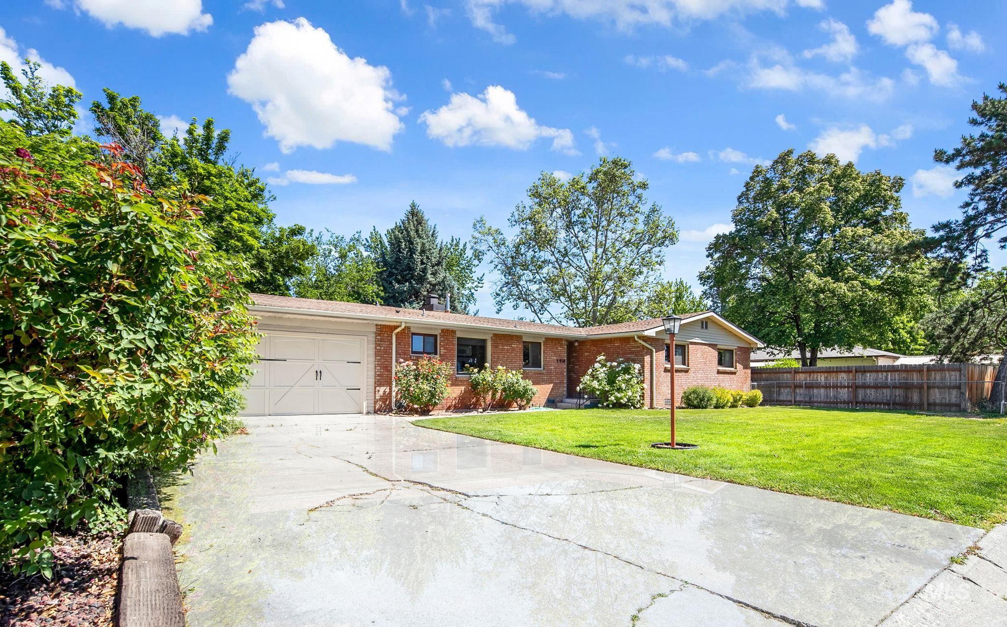 5910 W Flamingo Dr, Boise, Idaho 83704, 3 Bedrooms, 1.5 Bathrooms, Residential For Sale, Price $449,000,MLS 98987899