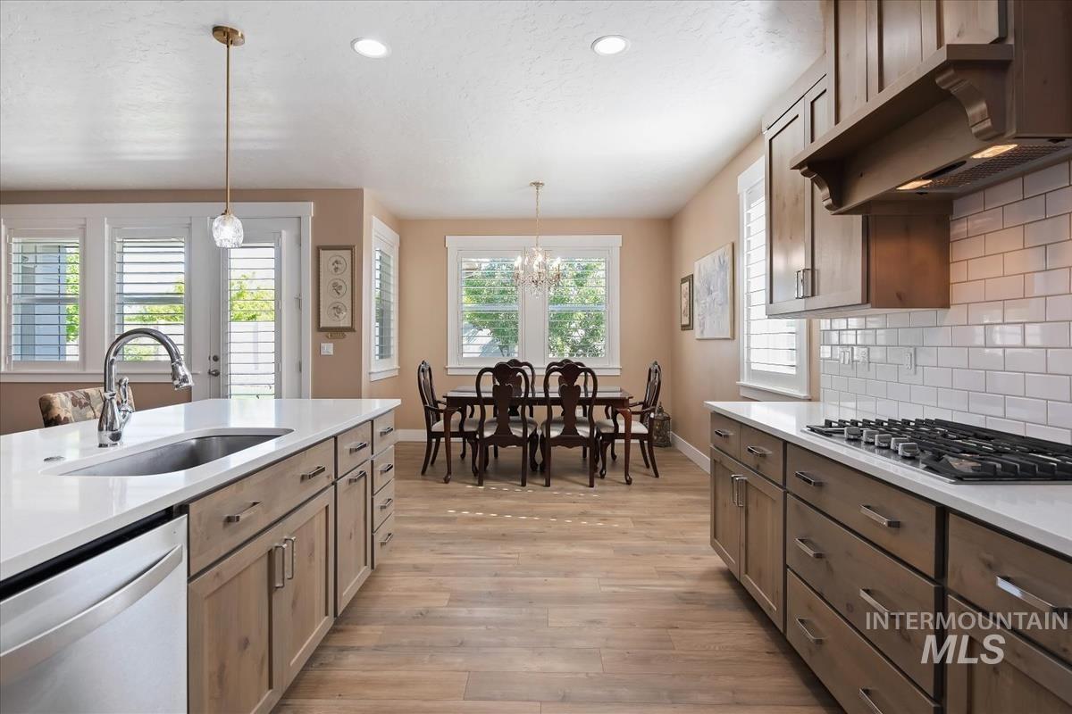 900 E Sweet Pearl, Kuna, Idaho 83634, 3 Bedrooms, 2.5 Bathrooms, Residential For Sale, Price $679,900, 98987902