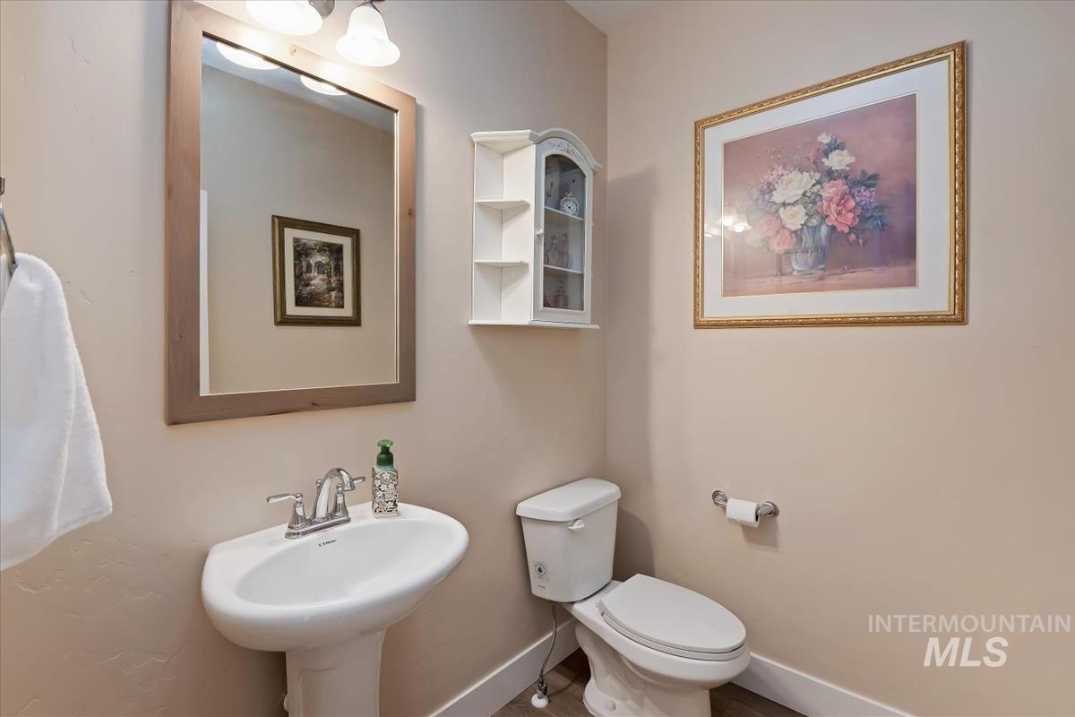 900 E Sweet Pearl, Kuna, Idaho 83634, 3 Bedrooms, 2.5 Bathrooms, Residential For Sale, Price $679,900, 98987902