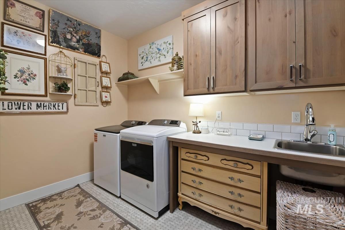 900 E Sweet Pearl, Kuna, Idaho 83634, 3 Bedrooms, 2.5 Bathrooms, Residential For Sale, Price $679,900, 98987902