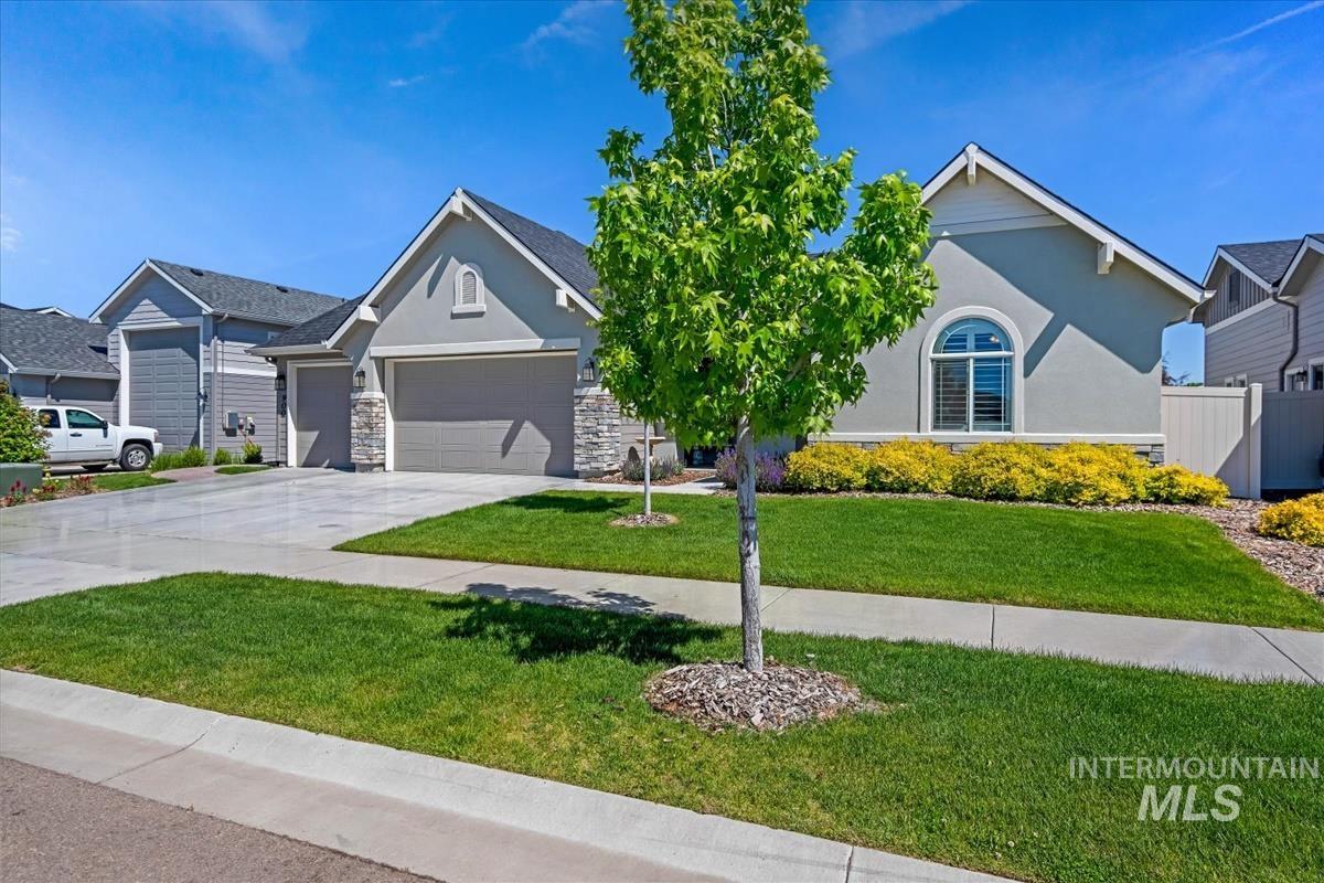 900 E Sweet Pearl, Kuna, Idaho 83634, 3 Bedrooms, 2.5 Bathrooms, Residential For Sale, Price $679,900, 98987902