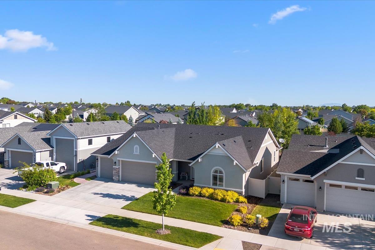 900 E Sweet Pearl, Kuna, Idaho 83634, 3 Bedrooms, 2.5 Bathrooms, Residential For Sale, Price $679,900, 98987902