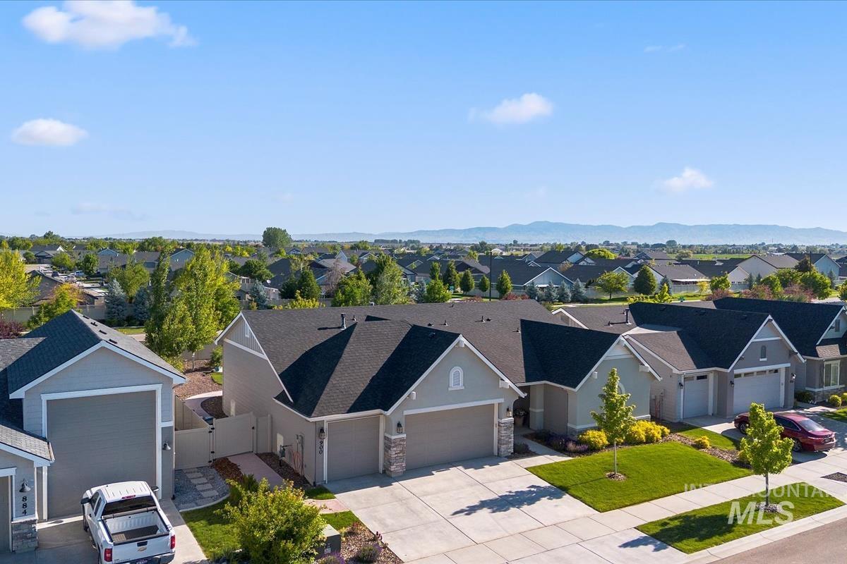 900 E Sweet Pearl, Kuna, Idaho 83634, 3 Bedrooms, 2.5 Bathrooms, Residential For Sale, Price $679,900, 98987902