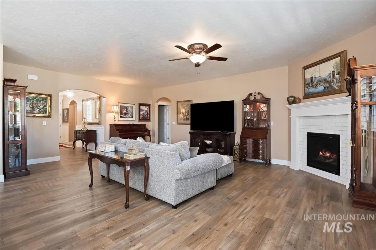 900 E Sweet Pearl, Kuna, Idaho 83634, 3 Bedrooms, 2.5 Bathrooms, Residential For Sale, Price $679,900, 98987902