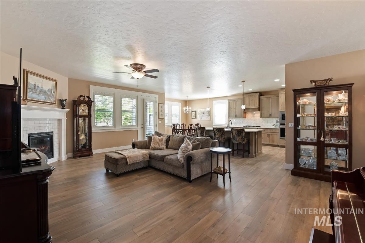 900 E Sweet Pearl, Kuna, Idaho 83634, 3 Bedrooms, 2.5 Bathrooms, Residential For Sale, Price $679,900, 98987902