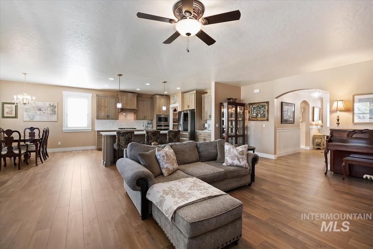 900 E Sweet Pearl, Kuna, Idaho 83634, 3 Bedrooms, 2.5 Bathrooms, Residential For Sale, Price $679,900, 98987902