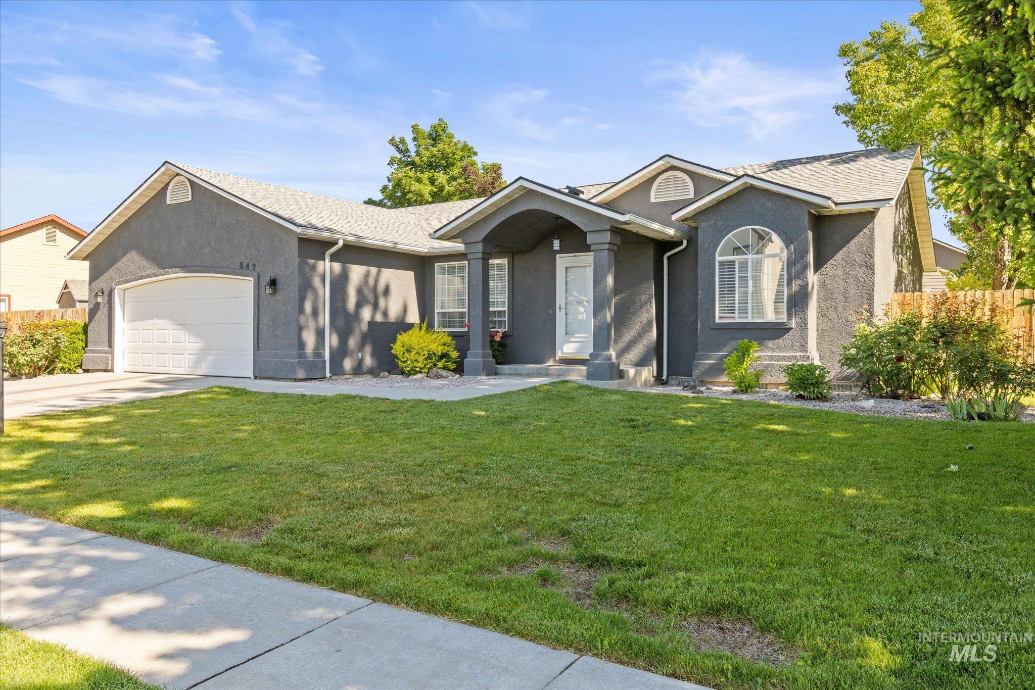 842 Muirfield LN, Nampa, Idaho 83686, 3 Bedrooms, 2 Bathrooms, Residential For Sale, Price $427,000,MLS 98987903