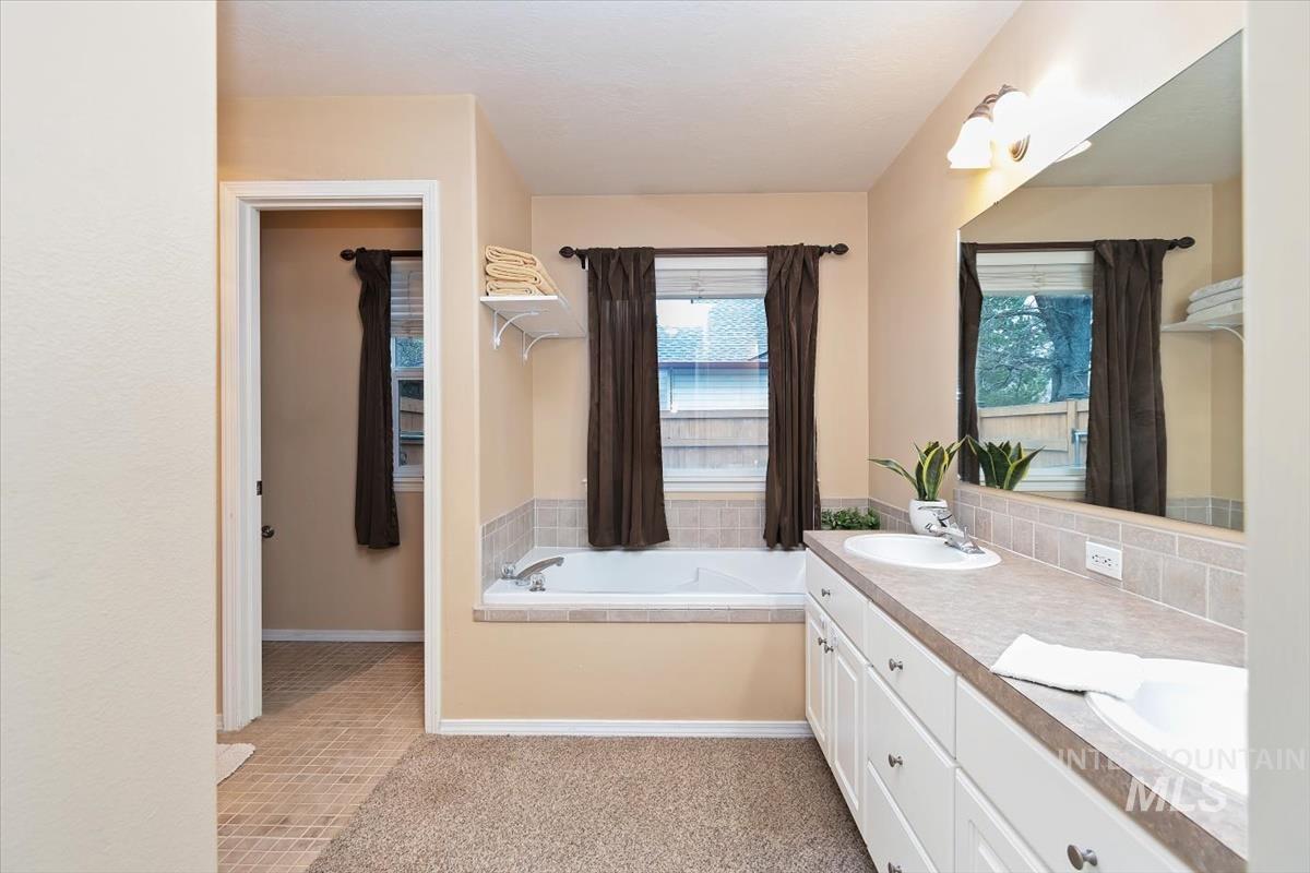 6124 N Tapestry Way, Boise, Idaho 83713, 4 Bedrooms, 2.5 Bathrooms, Residential For Sale, Price $649,000,MLS 98987904