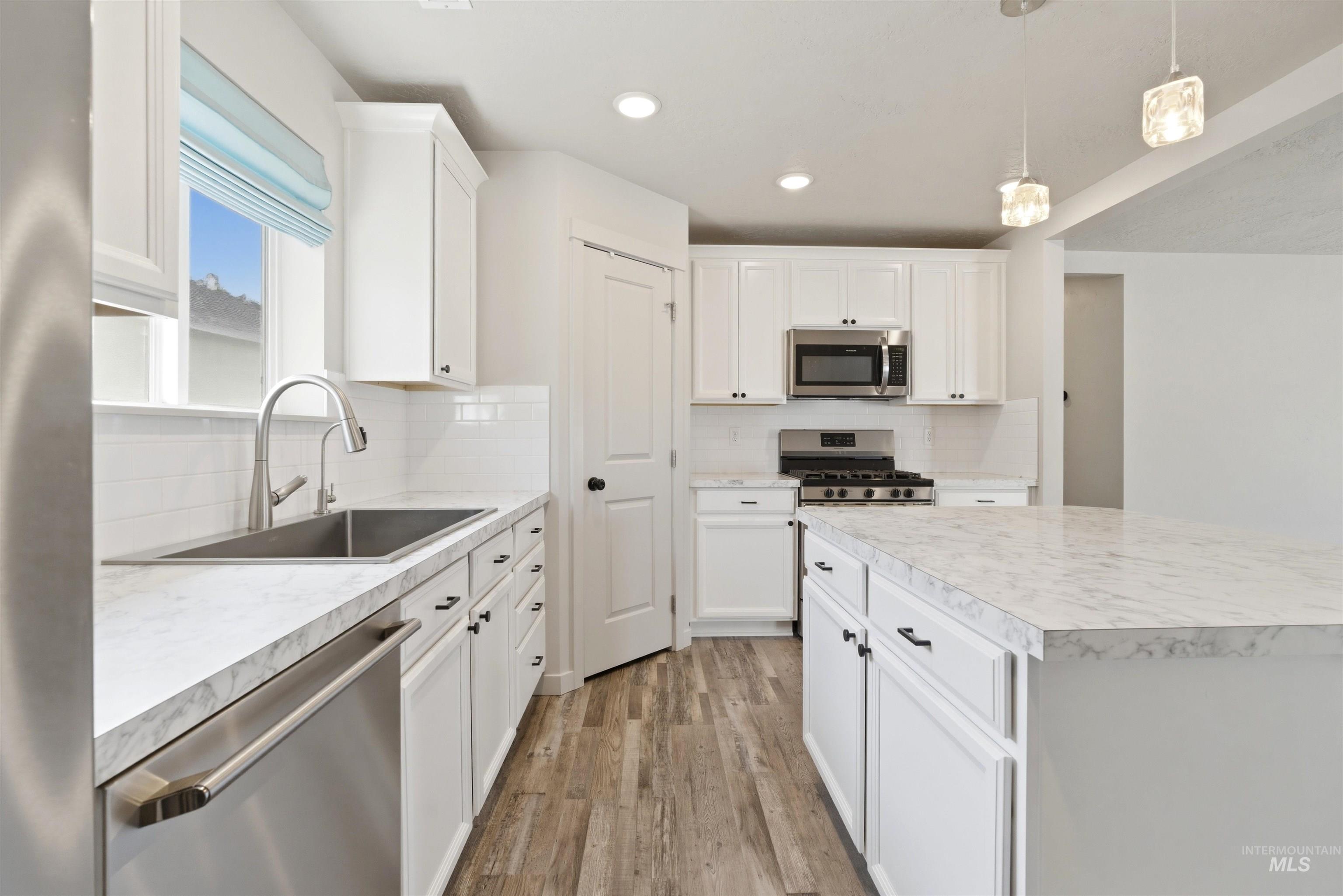 10288 Scout Ridge St, Nampa, Idaho 83687-5557, 3 Bedrooms, 2 Bathrooms, Residential For Sale, Price $374,900, 98987917