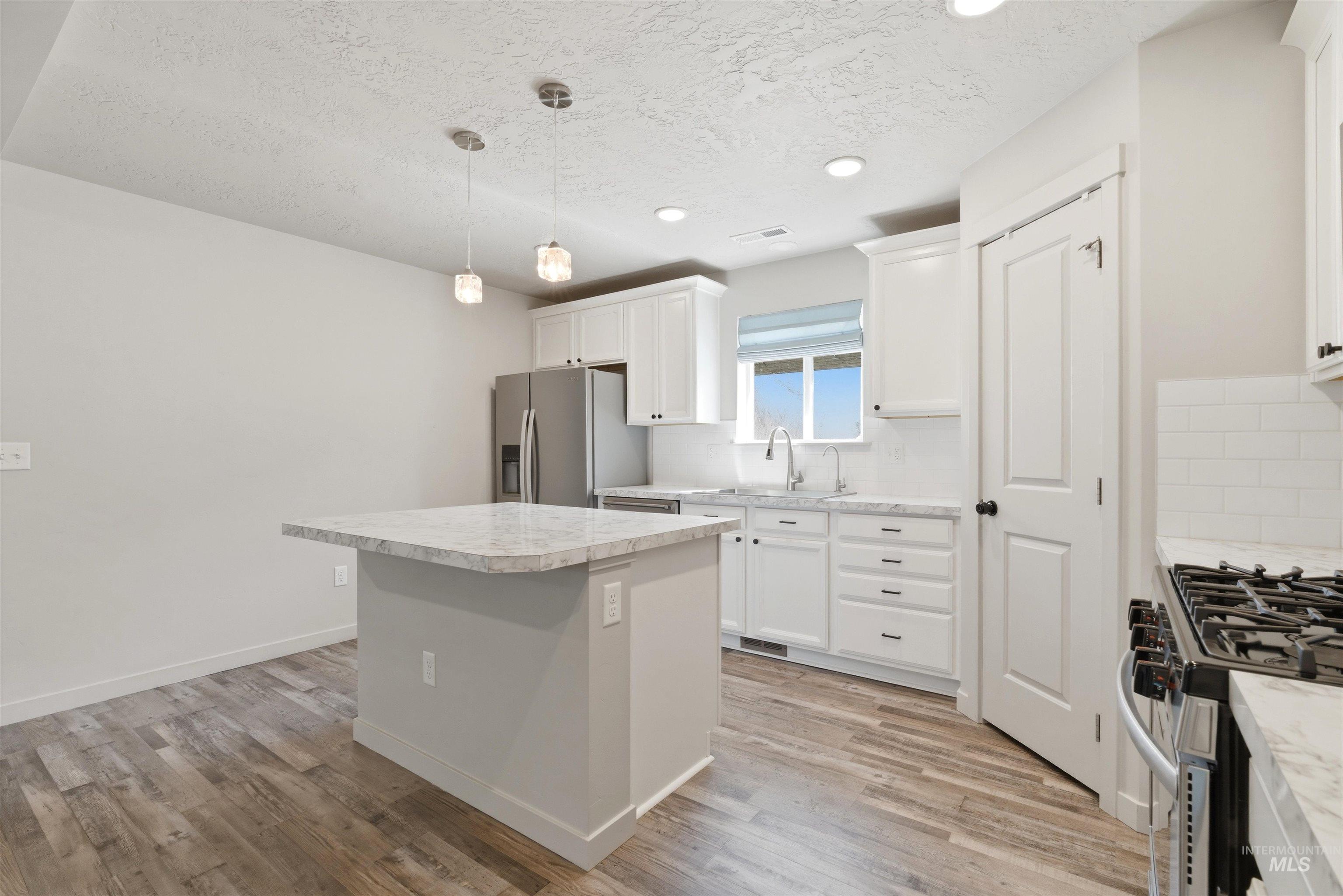 10288 Scout Ridge St, Nampa, Idaho 83687-5557, 3 Bedrooms, 2 Bathrooms, Residential For Sale, Price $374,900, 98987917