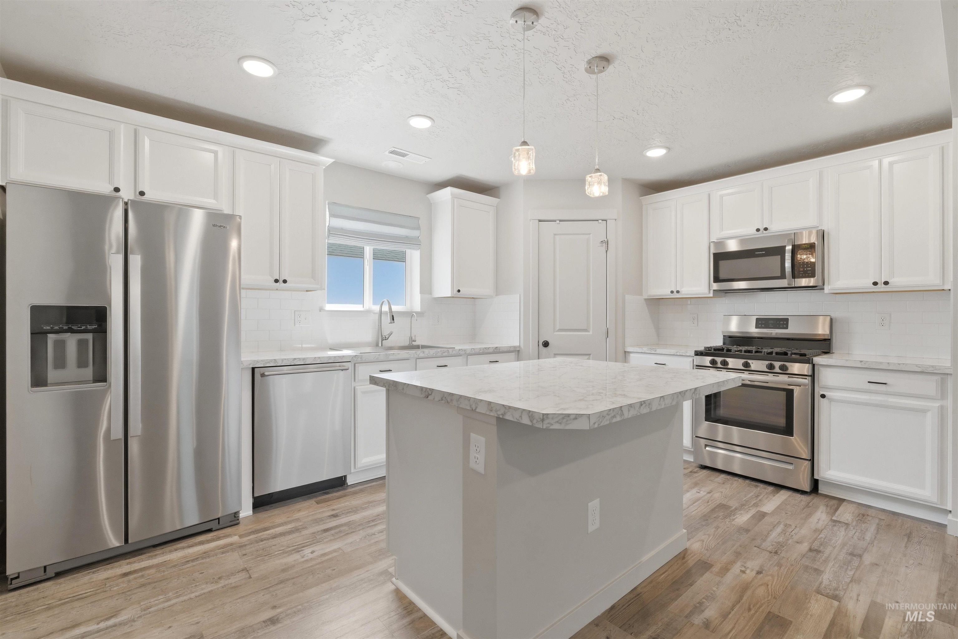 10288 Scout Ridge St, Nampa, Idaho 83687-5557, 3 Bedrooms, 2 Bathrooms, Residential For Sale, Price $374,900, 98987917