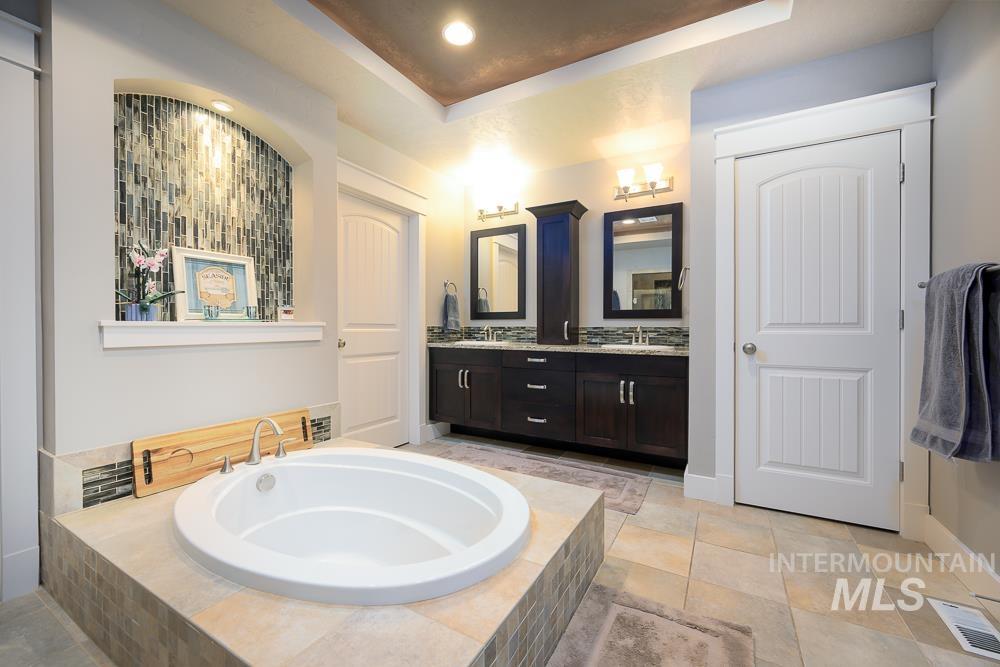 4228 S Marsala Ave., Meridian, Idaho 83642, 4 Bedrooms, 3.5 Bathrooms, Residential For Sale, Price $879,000, 98987919