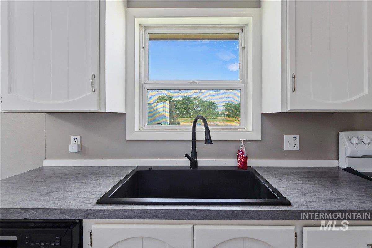 574 W 100 N, Paul, Idaho 83347, 2 Bedrooms, Residential For Sale, Price $400,000, 98987920