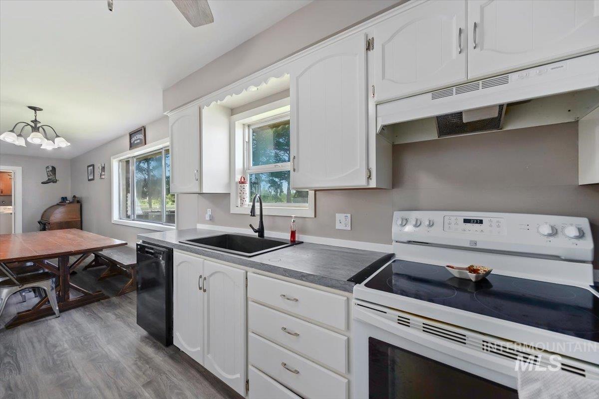 574 W 100 N, Paul, Idaho 83347, 2 Bedrooms, Residential For Sale, Price $400,000, 98987920