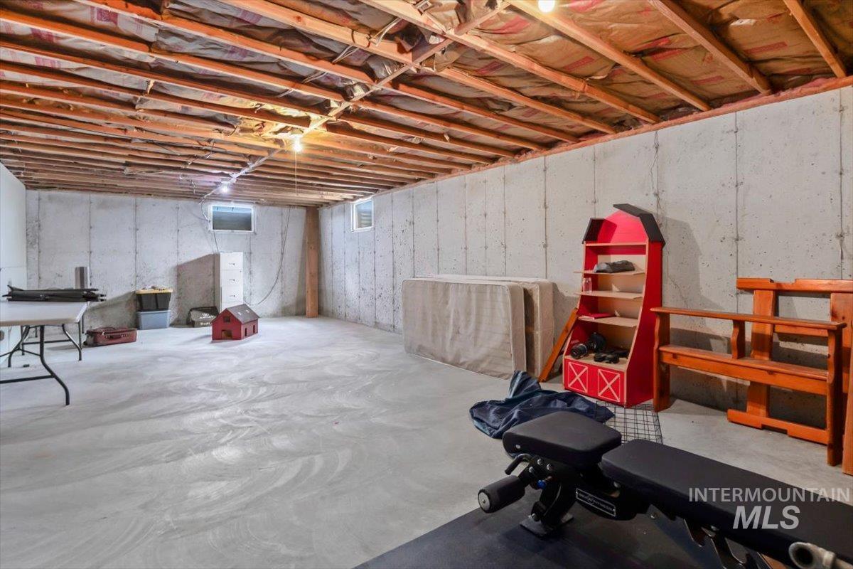 574 W 100 N, Paul, Idaho 83347, 2 Bedrooms, Residential For Sale, Price $400,000, 98987920