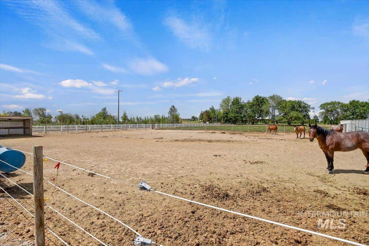 574 W 100 N, Paul, Idaho 83347, 2 Bedrooms, Residential For Sale, Price $400,000, 98987920