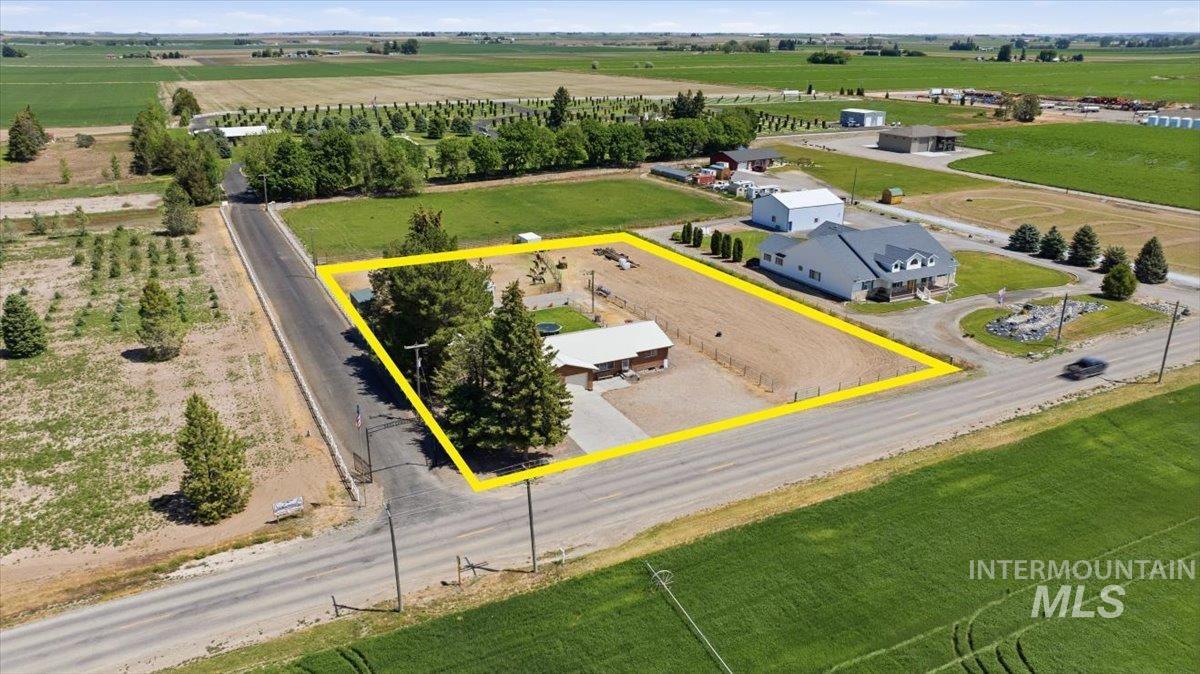 574 W 100 N, Paul, Idaho 83347, 2 Bedrooms, Residential For Sale, Price $400,000, 98987920