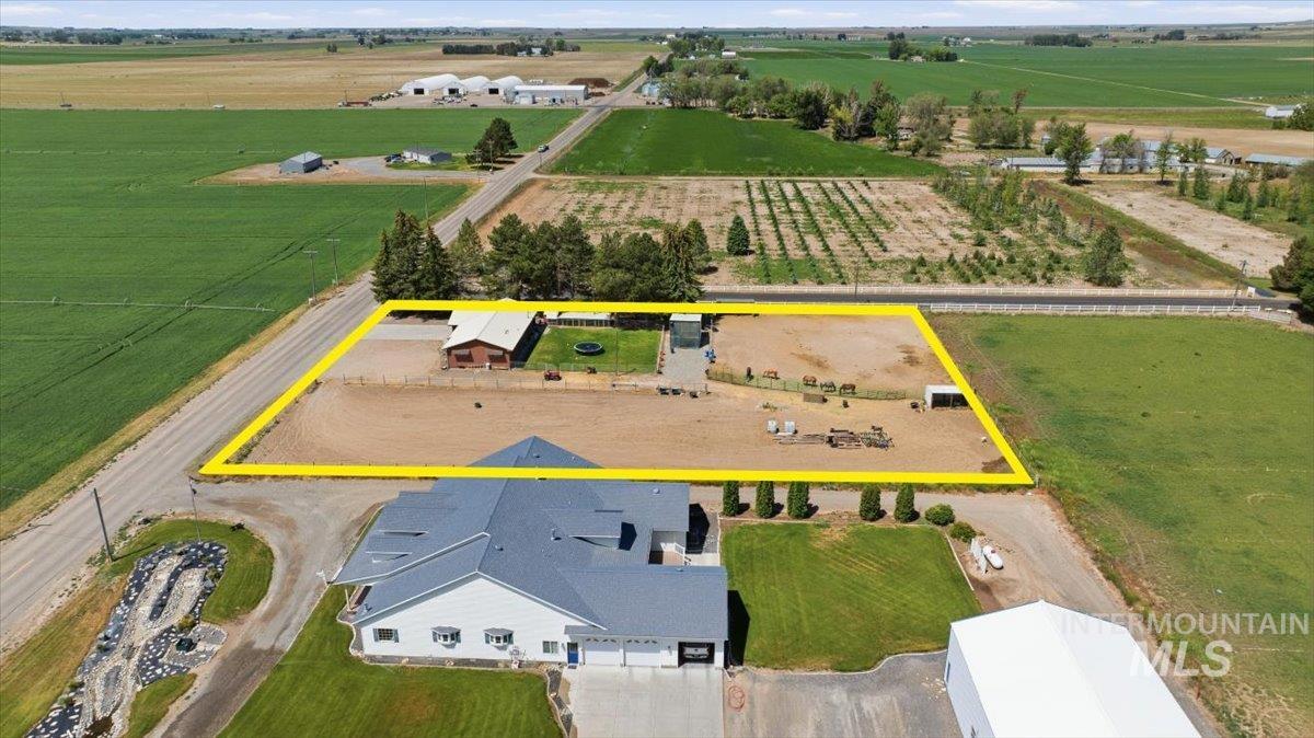 574 W 100 N, Paul, Idaho 83347, 2 Bedrooms, Residential For Sale, Price $400,000, 98987920