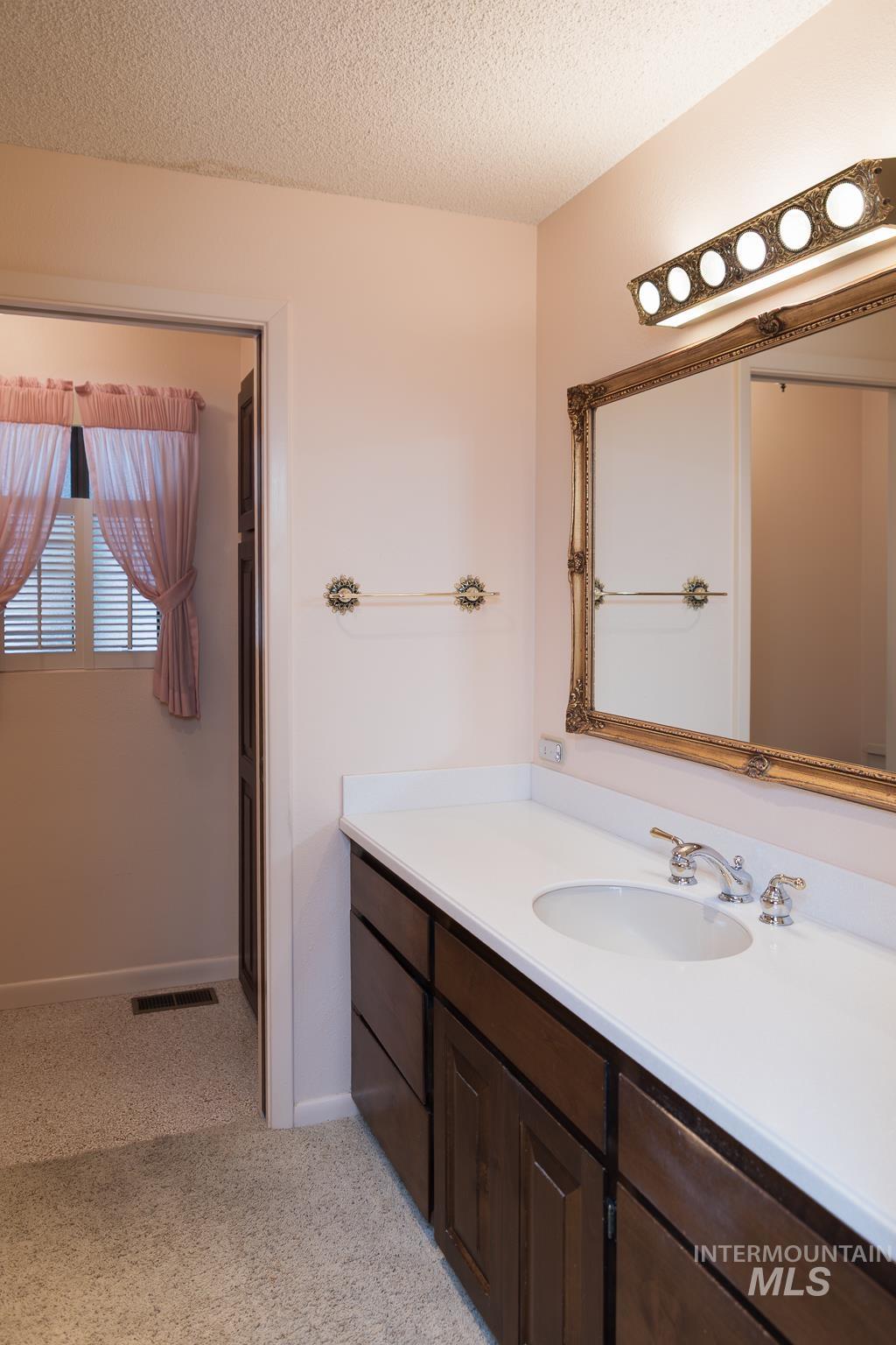 282 NW 16th St, Ontario, Oregon 97914, 3 Bedrooms, 2 Bathrooms, Residential For Sale, Price $400,000, 98987935