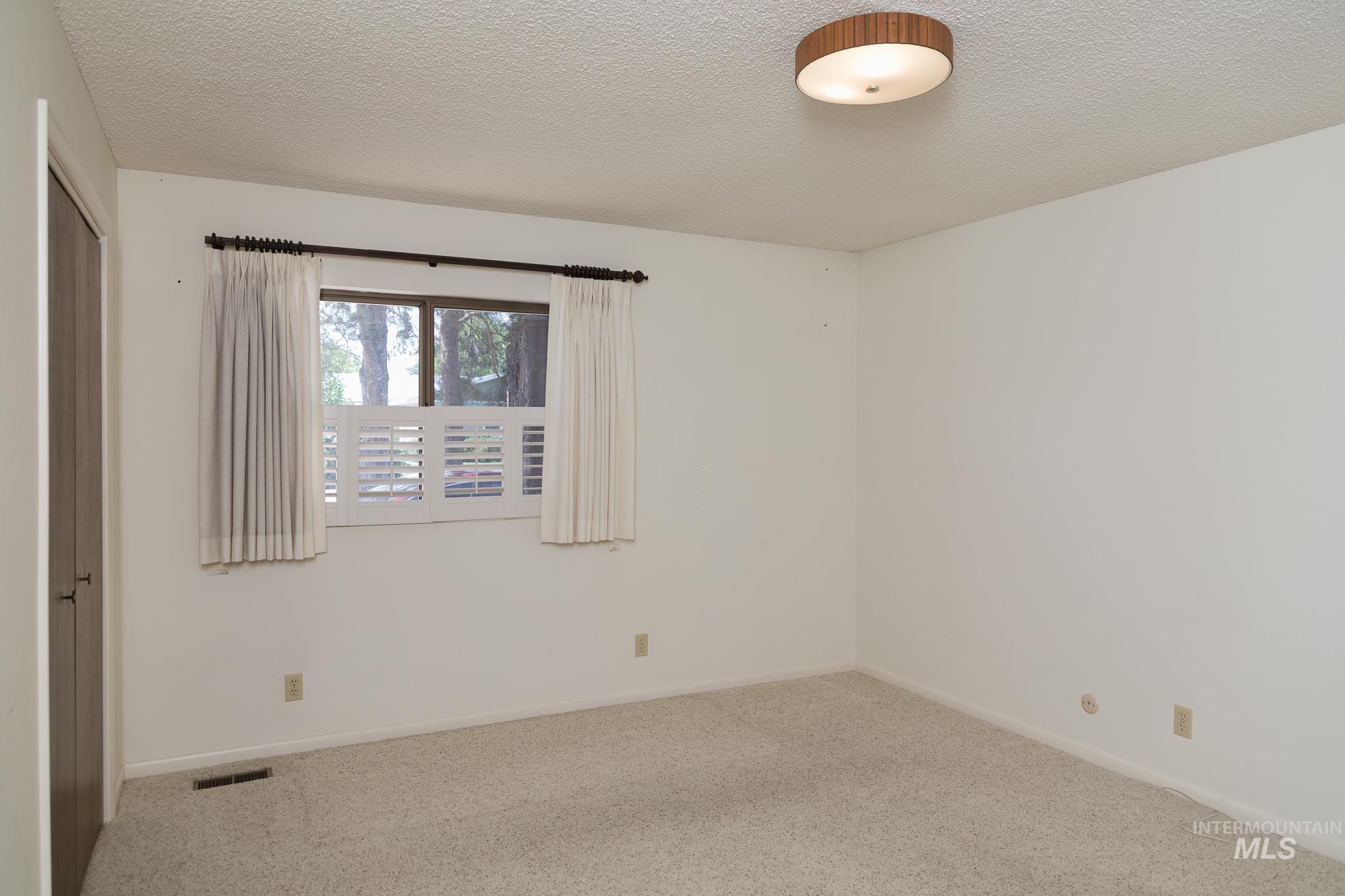 282 NW 16th St, Ontario, Oregon 97914, 3 Bedrooms, 2 Bathrooms, Residential For Sale, Price $400,000, 98987935