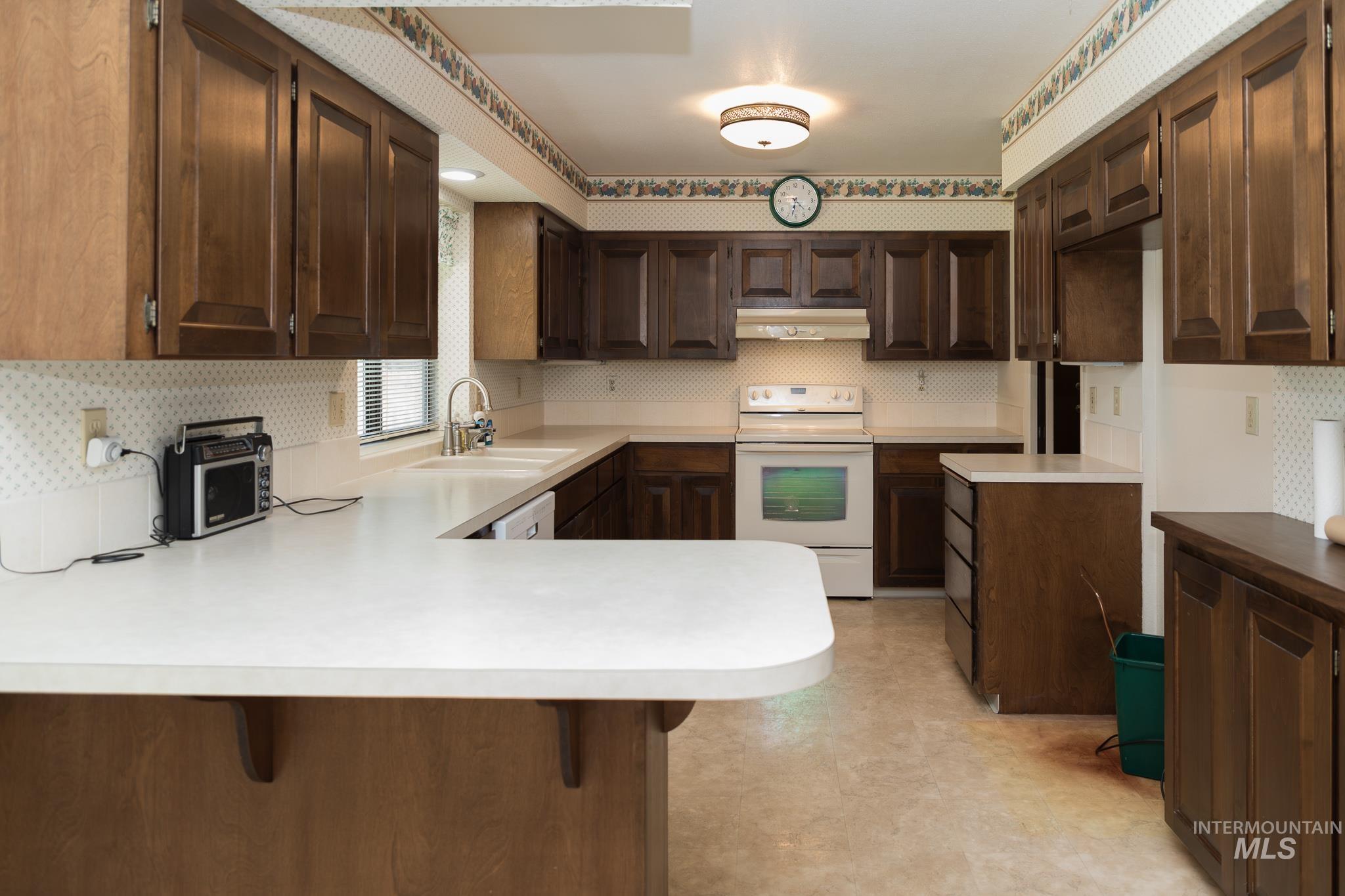 282 NW 16th St, Ontario, Oregon 97914, 3 Bedrooms, 2 Bathrooms, Residential For Sale, Price $400,000, 98987935