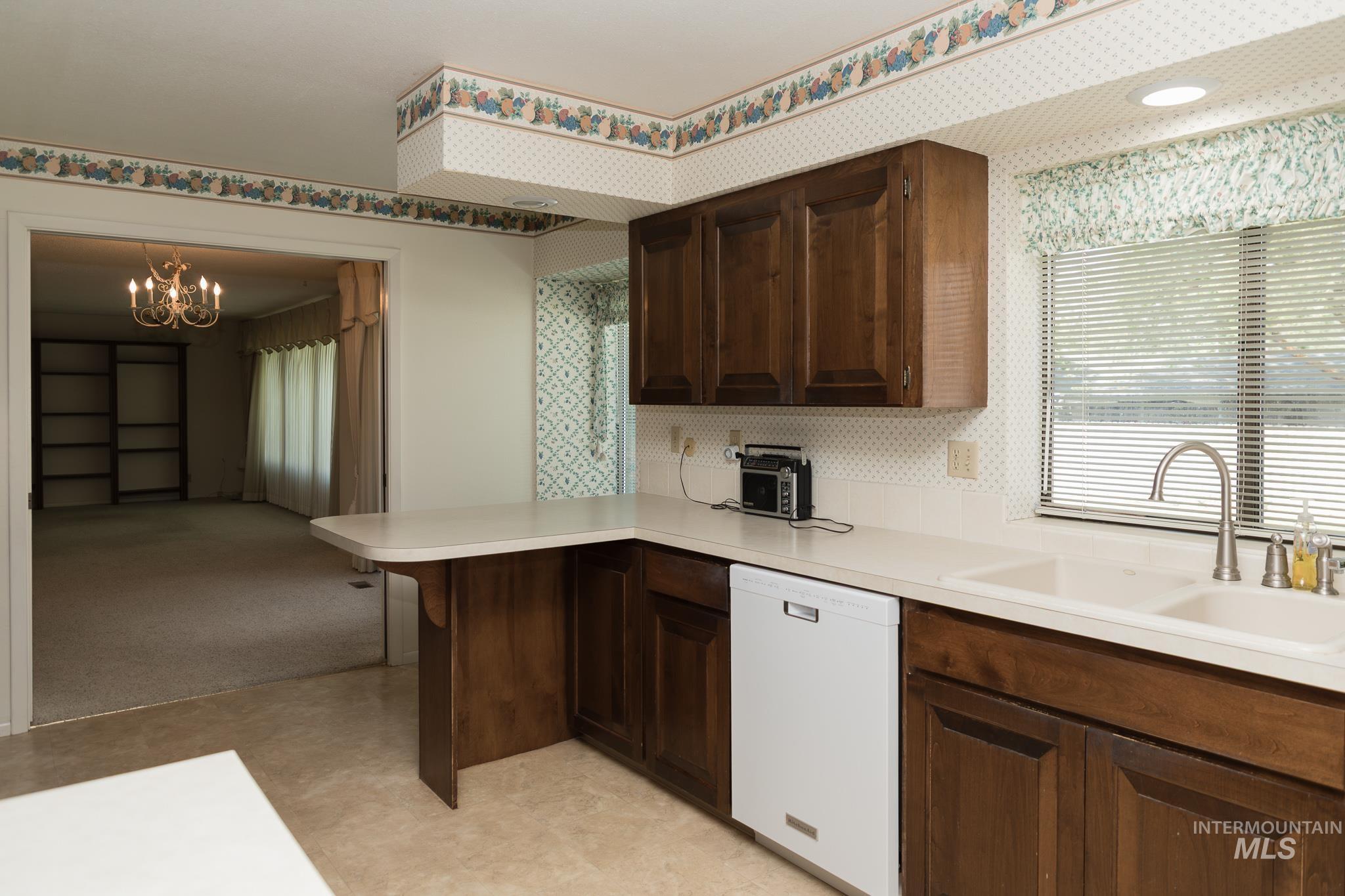 282 NW 16th St, Ontario, Oregon 97914, 3 Bedrooms, 2 Bathrooms, Residential For Sale, Price $400,000, 98987935