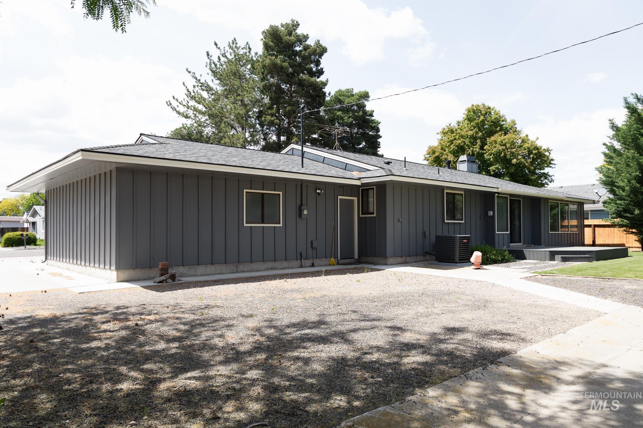 282 NW 16th St, Ontario, Oregon 97914, 3 Bedrooms, 2 Bathrooms, Residential For Sale, Price $400,000, 98987935