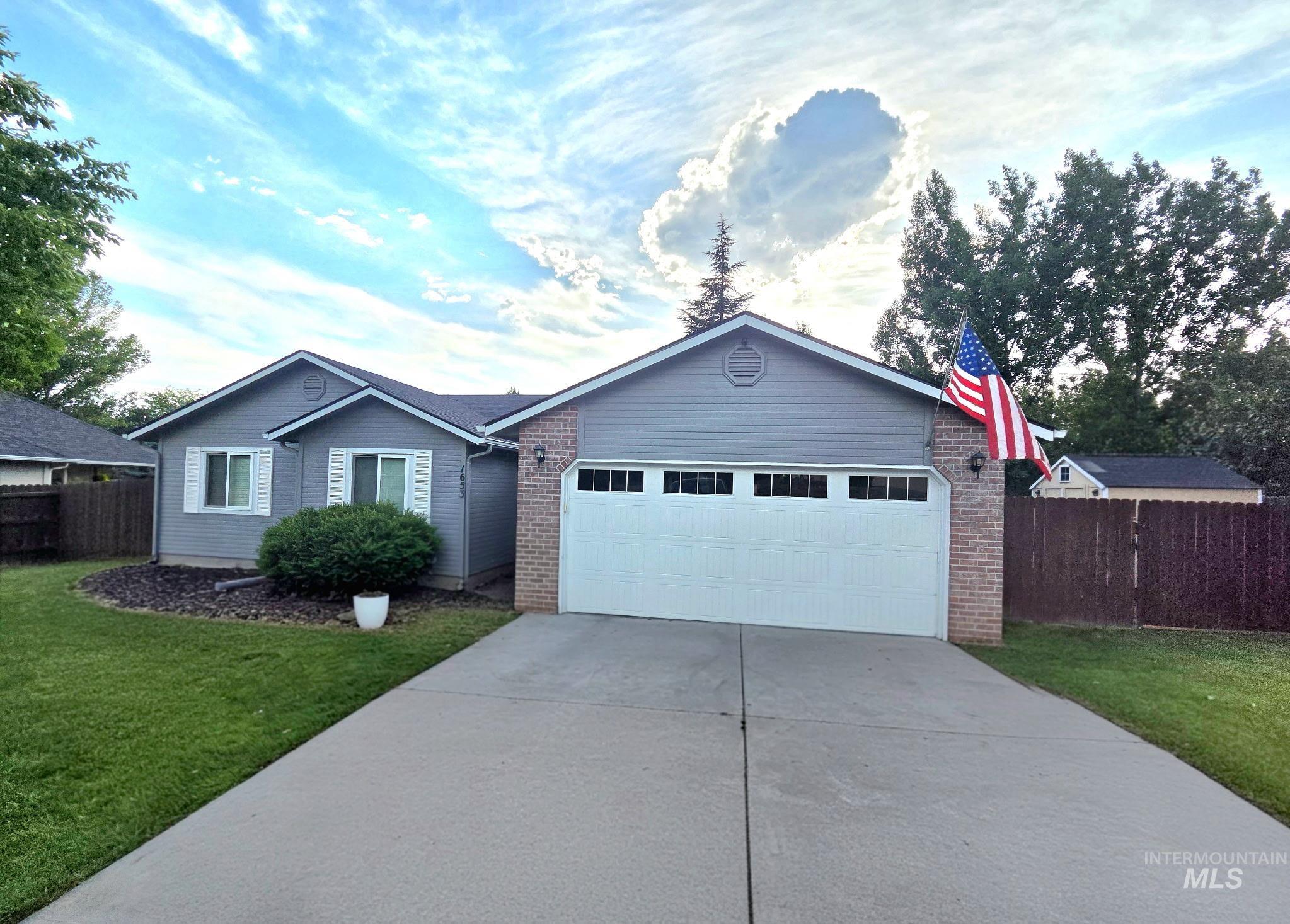 1653 N Eagle Creek Way, Eagle, Idaho 83616, 3 Bedrooms, 2 Bathrooms, Residential For Sale, Price $469,900, 98987937